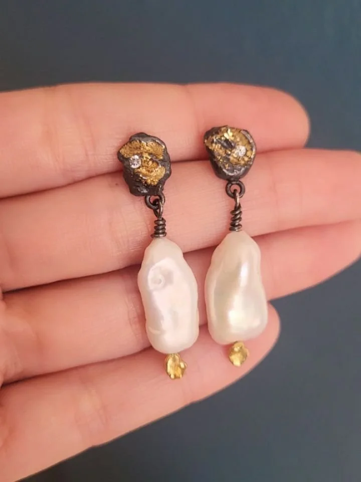 I don't tend to gravitate toward pearls too often in my work, but when I do, I go for freshwater Biwa pearls in these fun melty shapes! 
🦪🪨🌋✨️
I think they pair perfectly with these little sterling silver and Gold Flow lava nuggets. I even added t