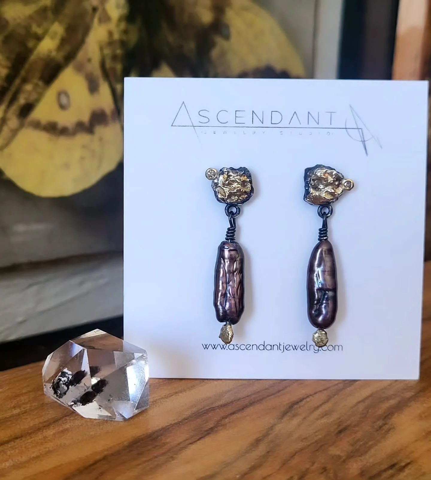 Black Biwa pearls and champagne diamonds!
🏴&zwj;☠️🍾🦪🌋
I've been on a Biwa pearl kick and am loving these new sterling silver "Wisdom Nugget" drops with handmade golden nugget head pins. They're so melty and fun!
✨️🪨✨️ 
Come find them a