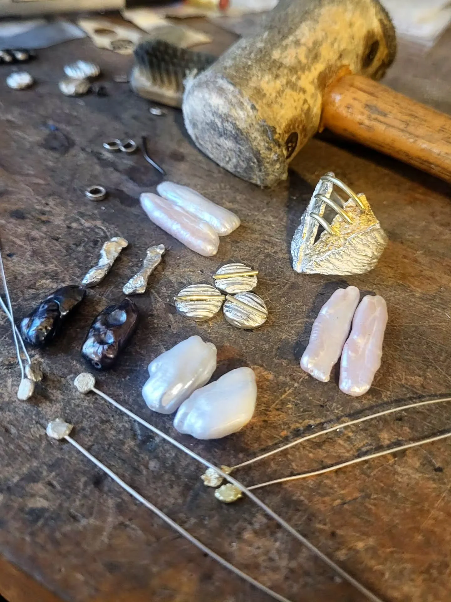 A messy bench is a happy bench!
👩&zwj;🏭🎉✨️
I've got lots of new work in progress for our upcoming shows @guildfairs Ann Arbor and #parkcityartsfestival Park City, Kimball. Can't wait to share what we have cooking!🪄

#workinprogress #handmadejewel