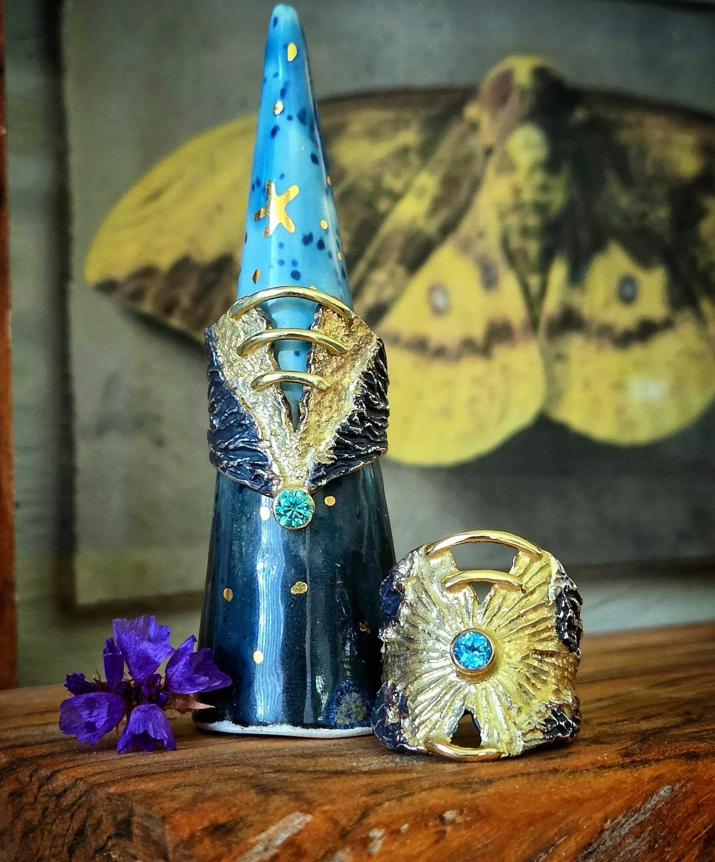 New Primordia "Ancient Signal" rings with pretty green and blue gems and our signature textures ready to go for @guildfairs Ann Arbor. Love these summertime sparklers!
✨️🎇🌋🎇✨️

#meltsculpt #goldwiththeflow #signaturejewelry #ascendantjew