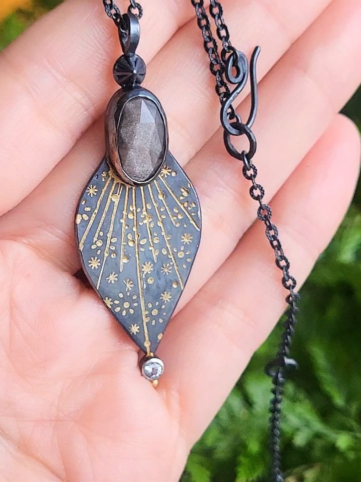 This Big Bang "Star Potion" necklace with silver sheen obsidian and white topaz found a home in Texas during our spring show season
✨️🧭🏺
I've been working on a small batch of new "Star Potion" bottle pendants for summer and will