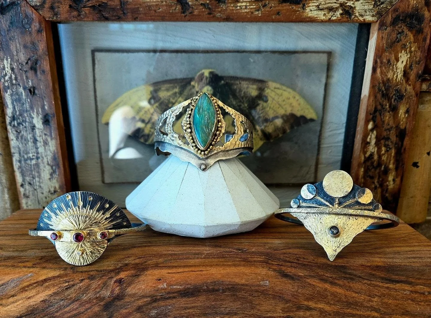At the beginning of 2026 I set an intention
🗣🌋🔊📡🧭⬆️🕸🔗🧬✨️
Okay, long one, so bear with me lol. All of last year I had this gnawing feeling that it was time to more fully blend the work I was focused on over a decade ago with Ascendant. Because