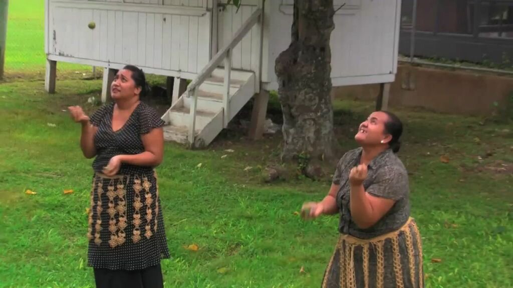 2WomenPalace.jpeg