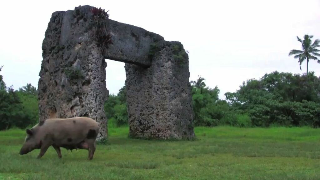 StoneHengePig.jpeg