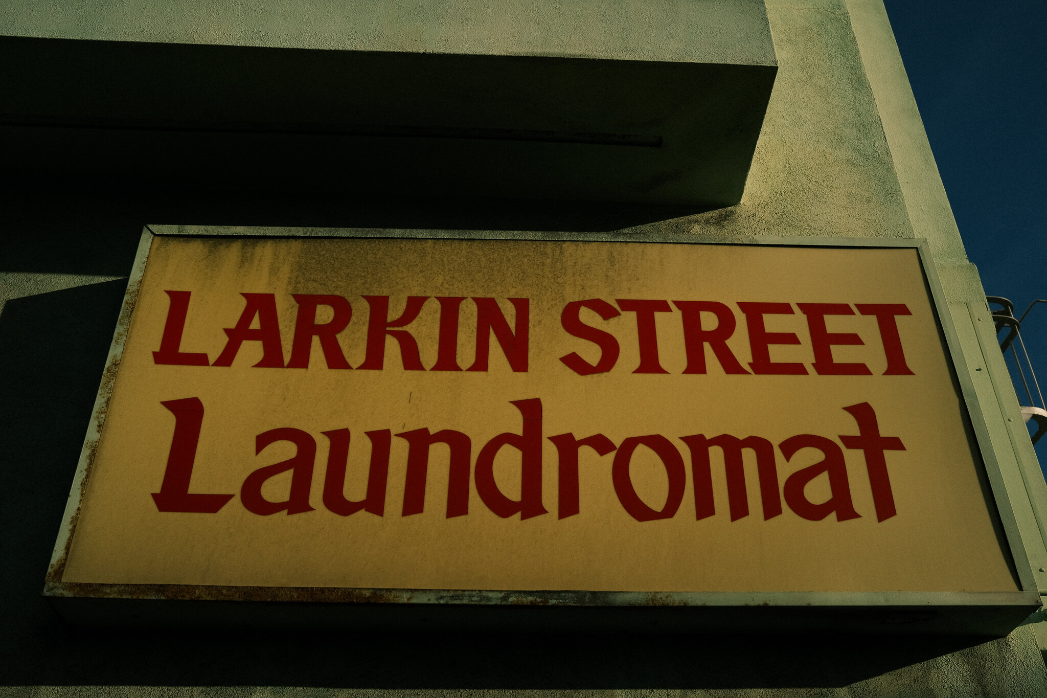 City in a Slumber: A Laundromat