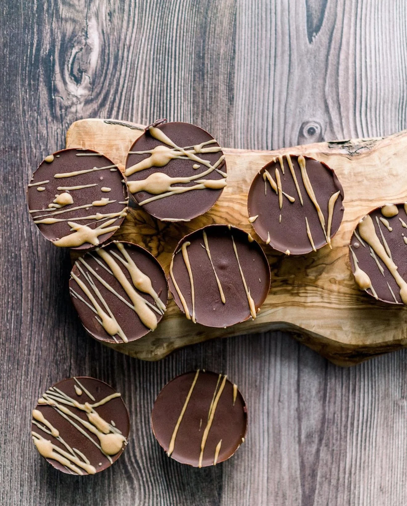 Chocolate peanut butter oats cups