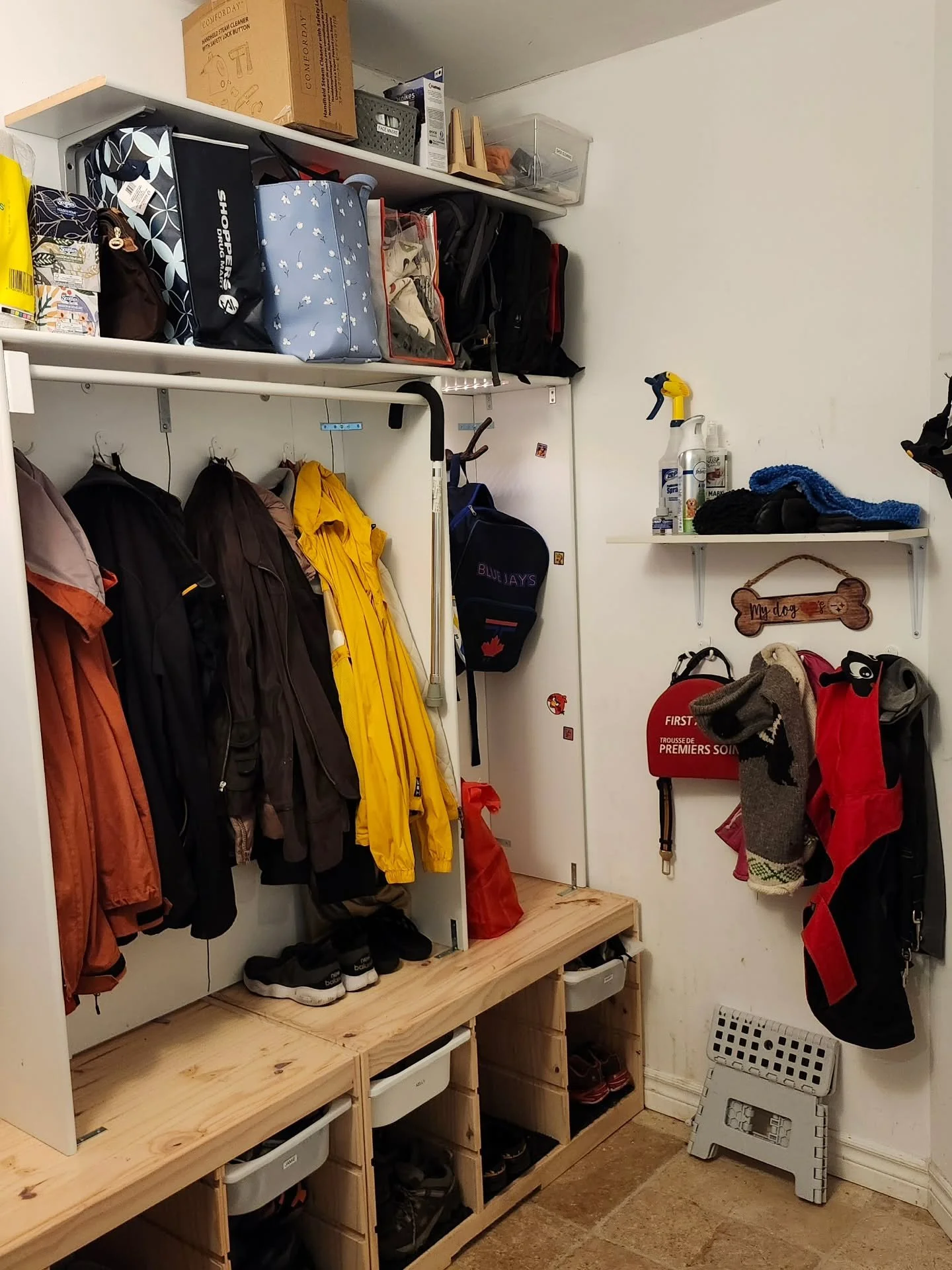 The entryway can be a tricky area of the home because it's where things get dumped after work and school.

But it's hard to put things away properly, when there is no specific "home" for things.

This is what organizing is all about!

Sort 