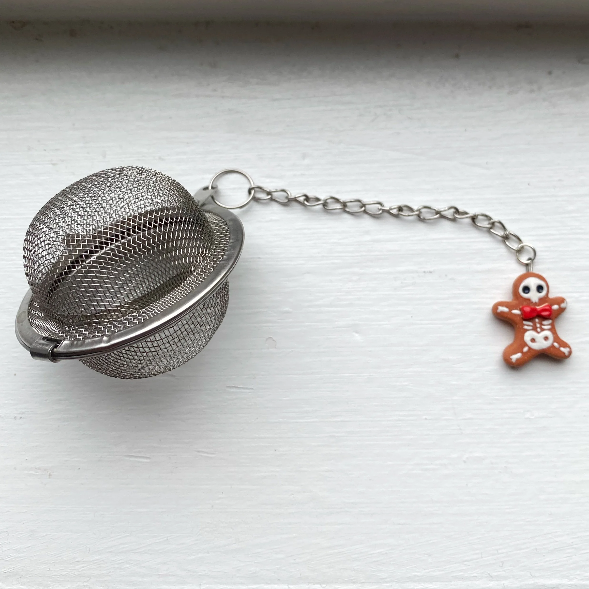 gingerbread_man_skeleteon_tea_strainer_1_2.jpg