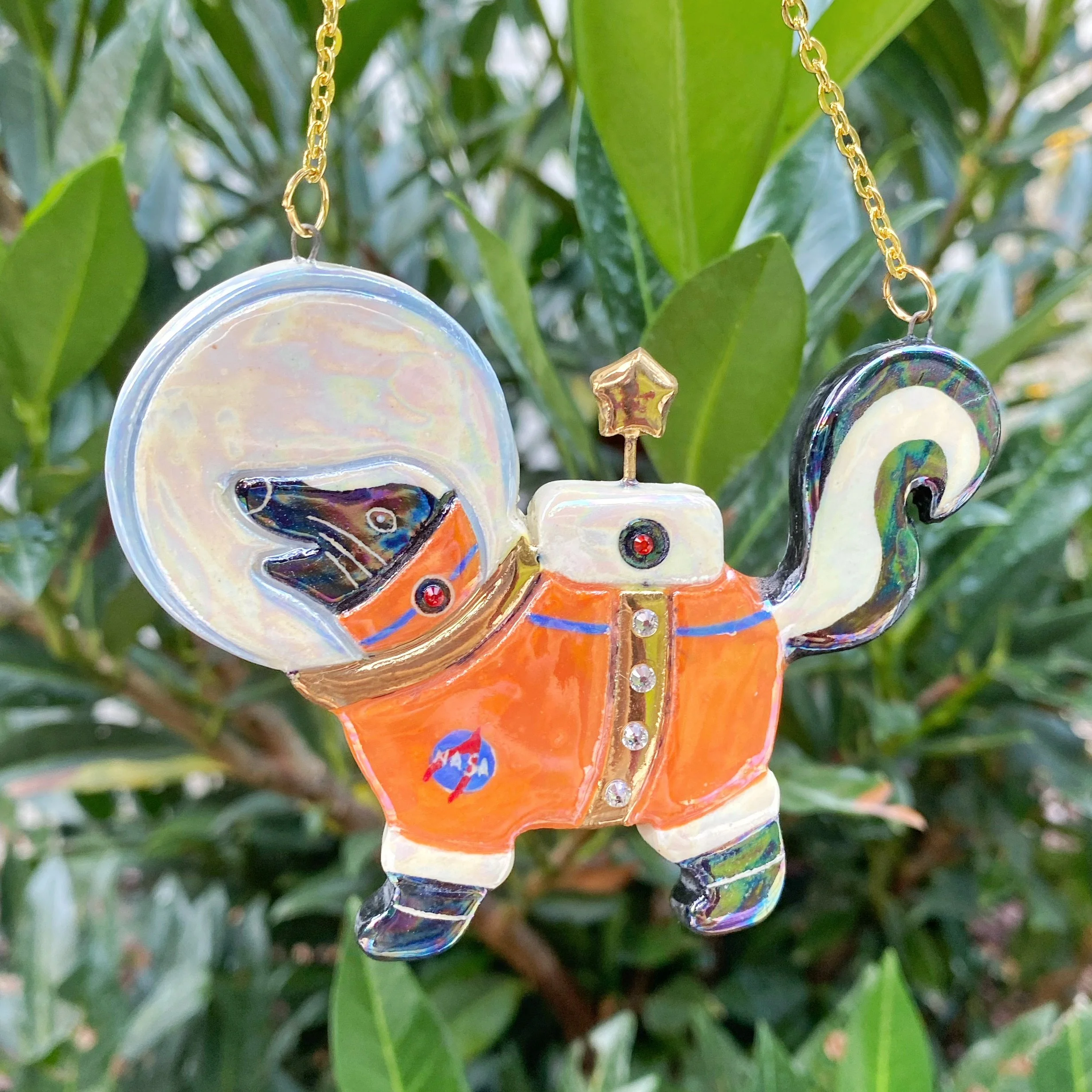 skunk_astronaut_necklace_gold.jpeg