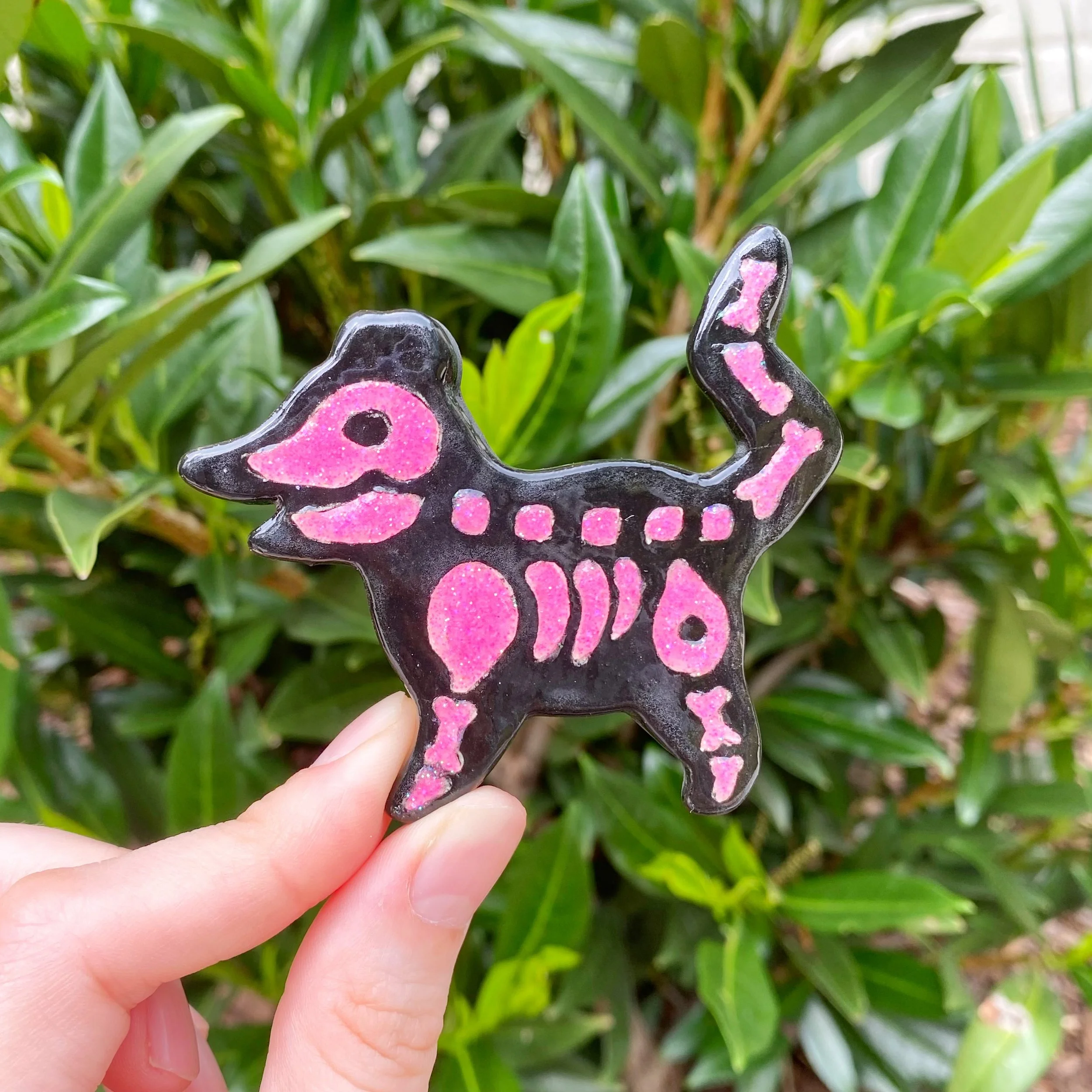 skeleton_possum_magnet_black_pink_1.jpeg
