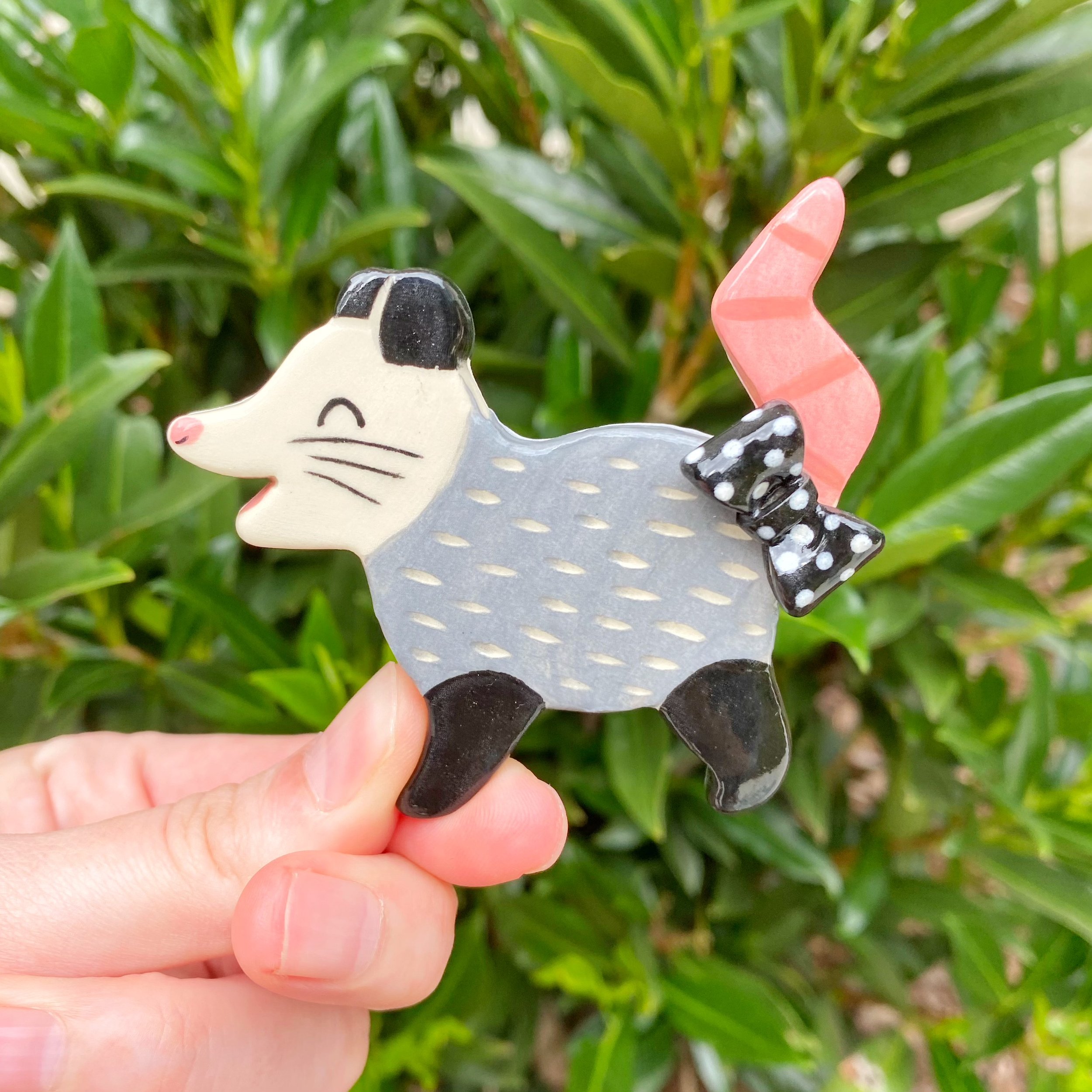 possum_magnet_bow_1.jpeg