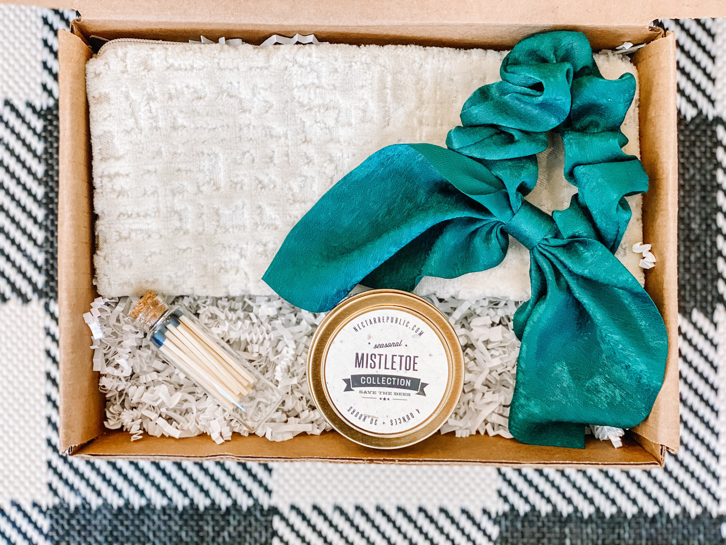 Mistletoe Kiss Gift Box