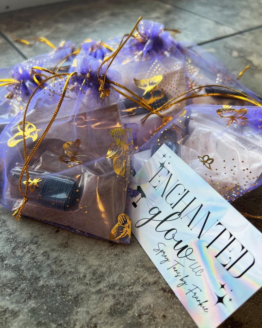 ☀️Are you ready to glow at Hoco? Don&rsquo;t forget to snag some after-care setting powder, made completely in-house with organic ingredients 🫶🏼(&amp;some sparkly ones, too✨)

💃🏼I've opened Friday's (5:30PM-10PM), Saturday's (10AM-7PM), AND Sunda
