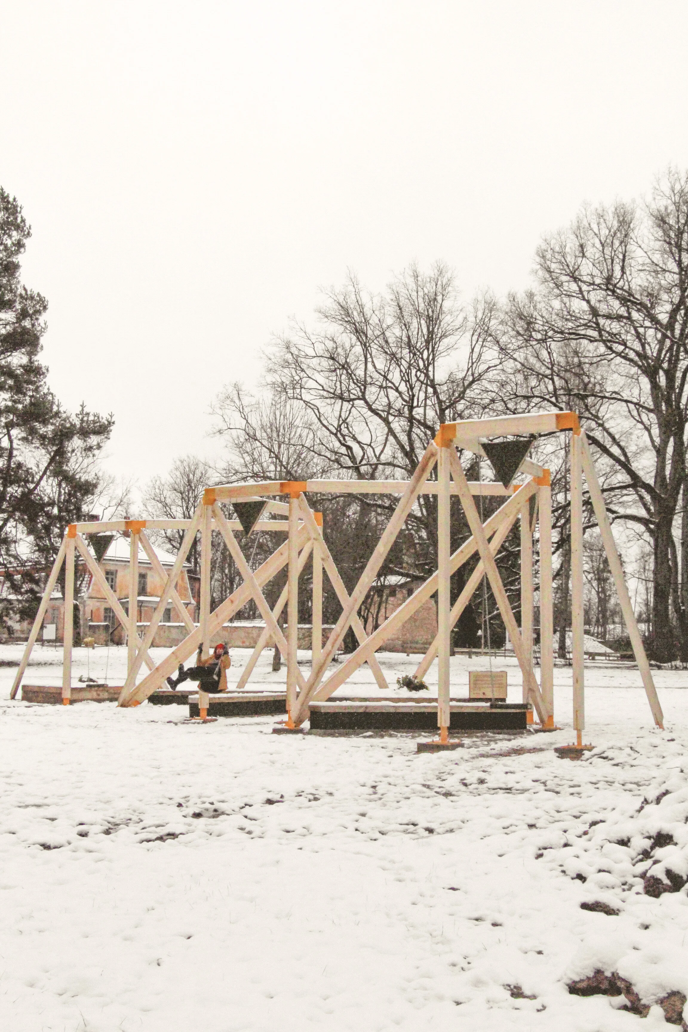 Pieturvieta: Rucka, swings Cēsis, NOMAD architects, arhitekti