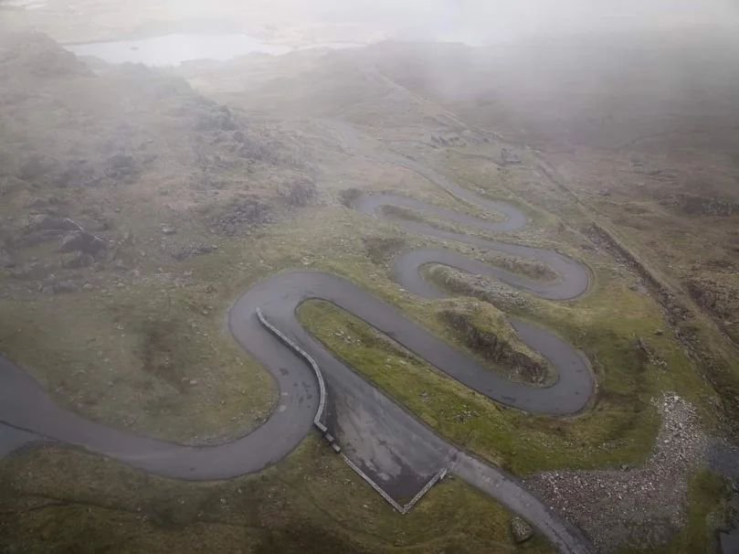 Contender for Wales best road??? 
#windingroad #bestroads #wales #stwlandam #snowdonia #yourwales #djimavic3pro #roadporn #worldsbestroads