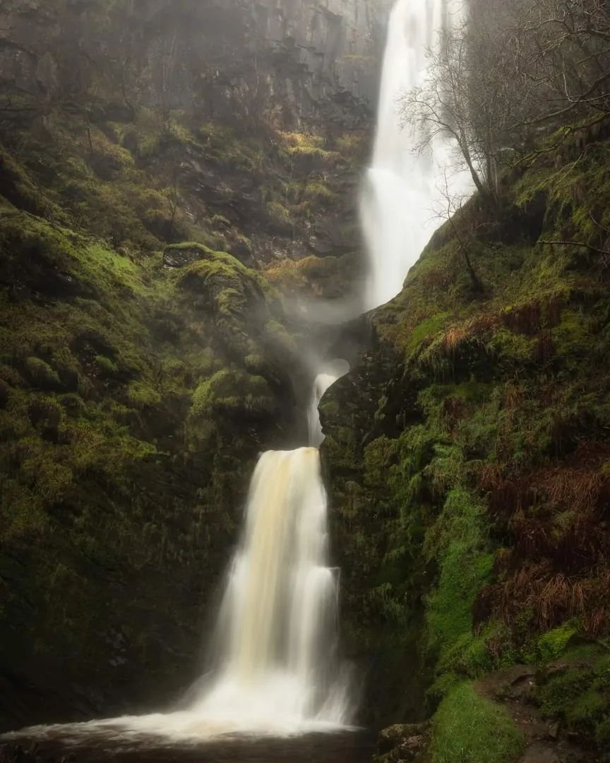 PISTYLL RHAEADR
#pistyllrhaeadr #waterfall #wales #visitwales #snowdonia #yourwales #ig_landscape #instagood  #kasefilters #1ukshot #raw_uk #britainstalent #longexpoelite #longexposure