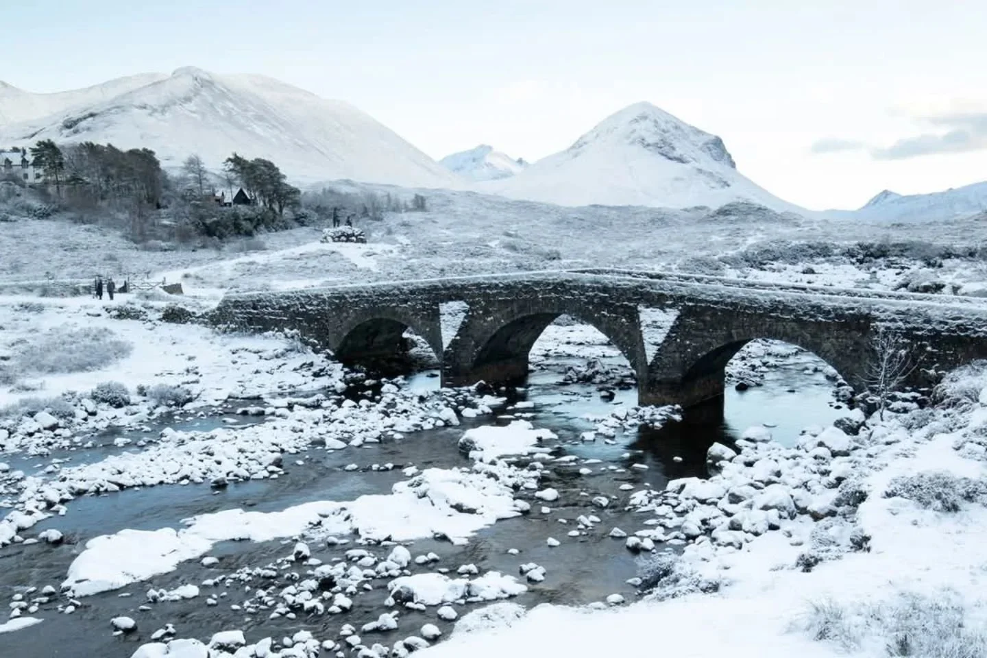 When the snow came down 🥶
#sligachan #sligachanoldbridge #isleofskye #portree #snow #winter #blizzard #winterwonderland #landscapephotography #landscapelovers #instagood #ig_landscape #kasefilters #yourscotland #canonuk