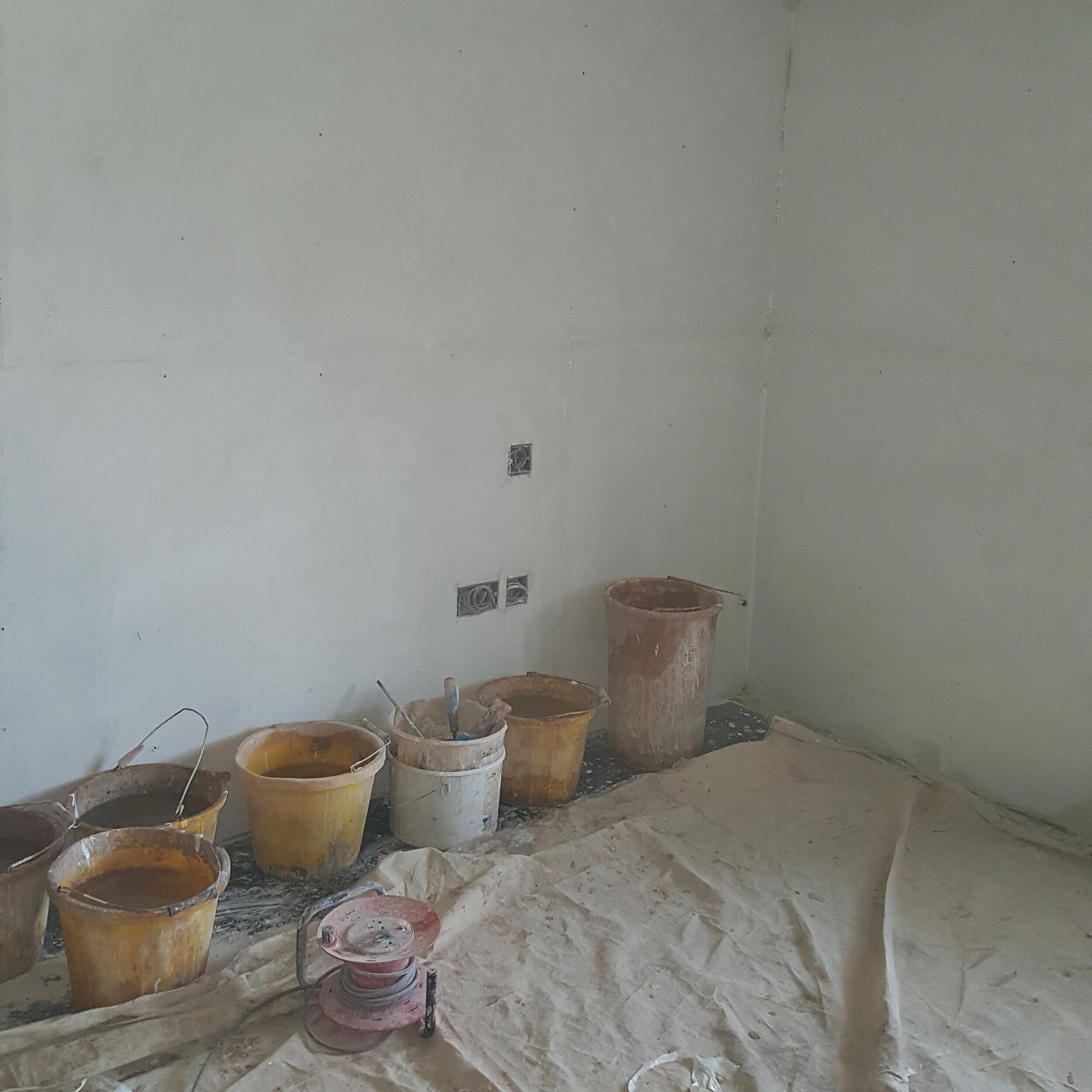 Clay plastering on Fermacell board made of recycled paper and gypsum