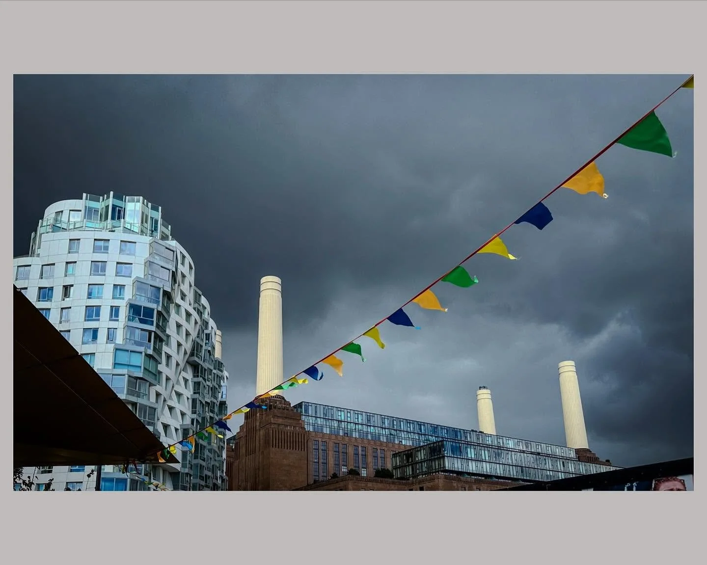 Battersea Power Station. 1.9.25.
#antoxleyphoto #photooftheday #photographer #london #battersea #leica #retail