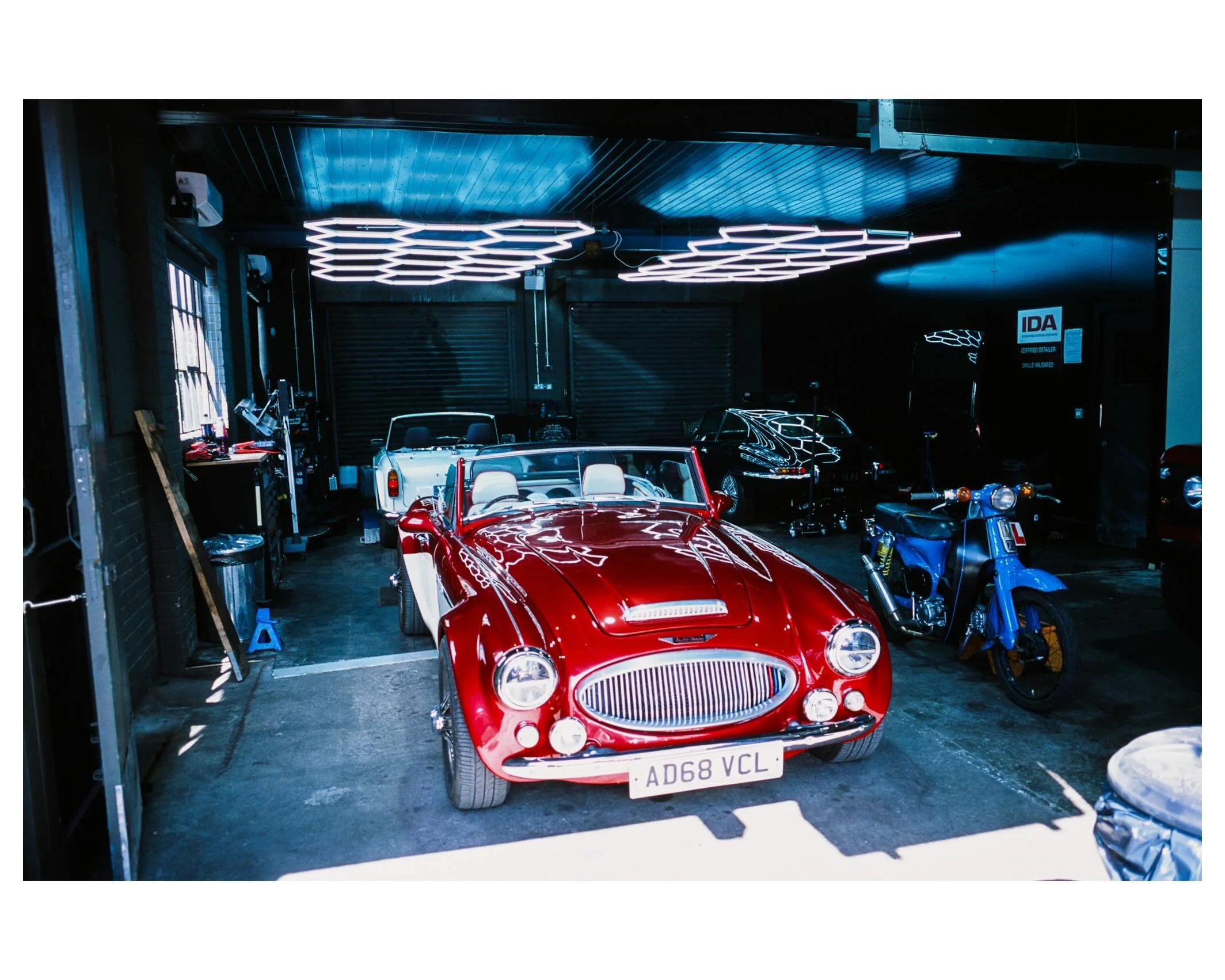 Shot on 35mm Velvia with Leica M4-P
#photographer #photo #photography #car #film