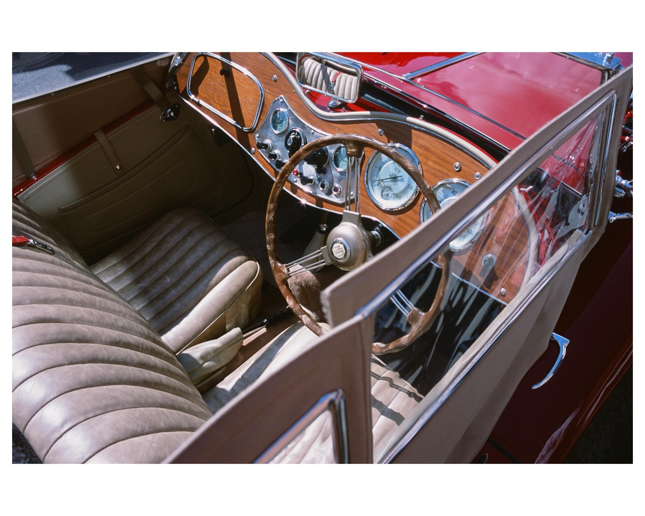 Shot on 35mm Velvia with Leica M4-P
#photographer #photo #photography #car #film