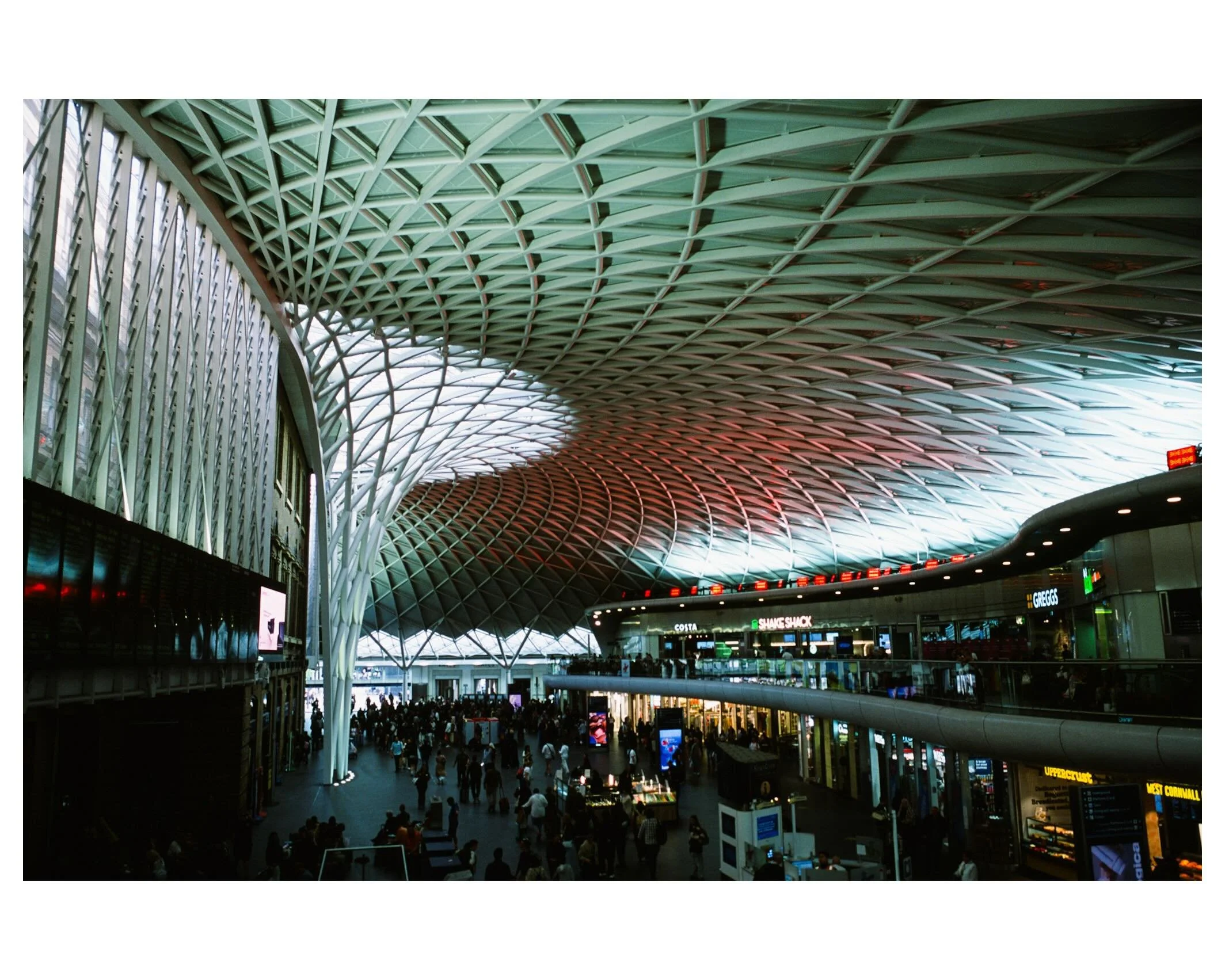 Kings Cross Station shot on 35mm Velvia with Leica M4-P
#photographer #photo #photography #london #film