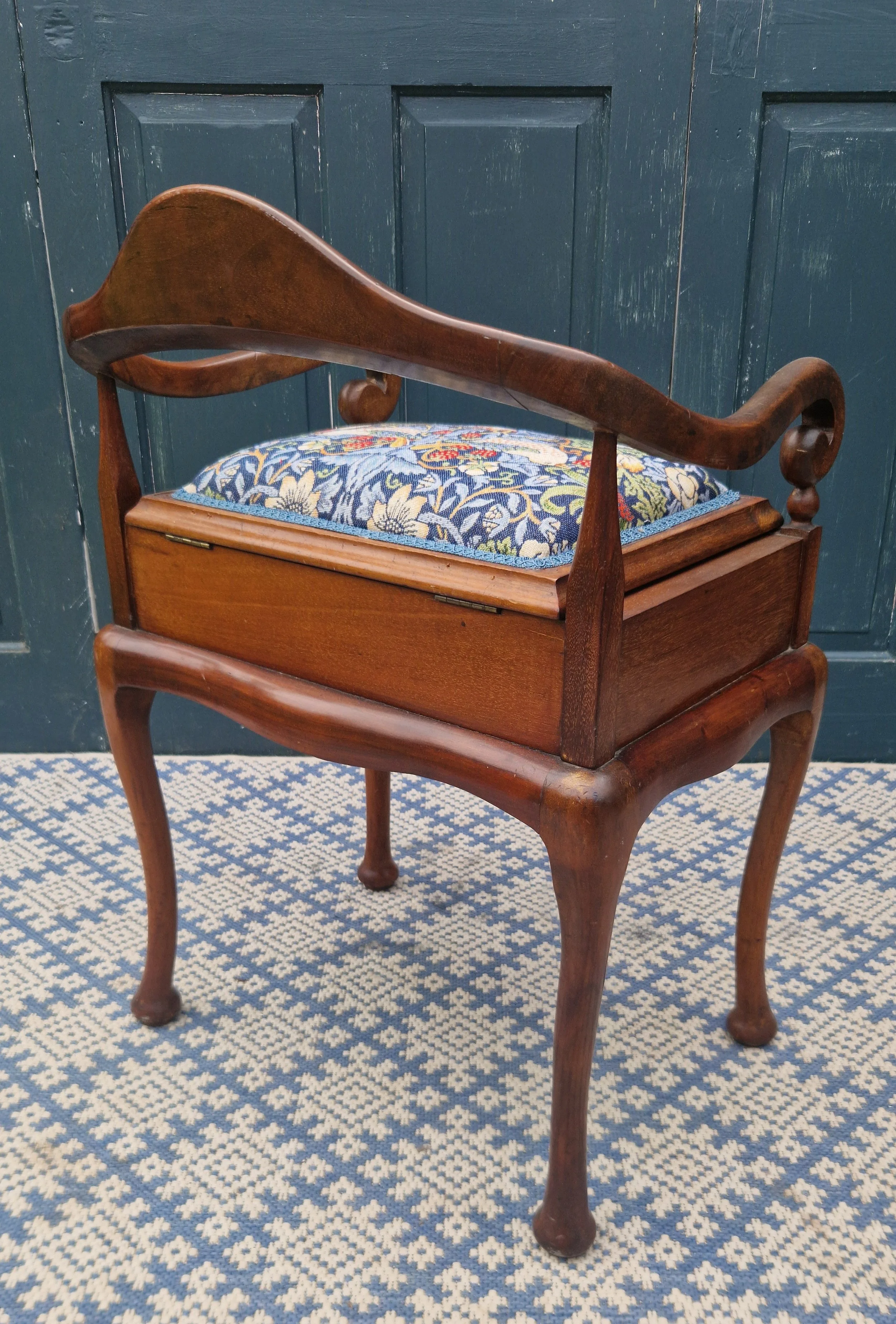 Victorian piano stool 4.1.jpg