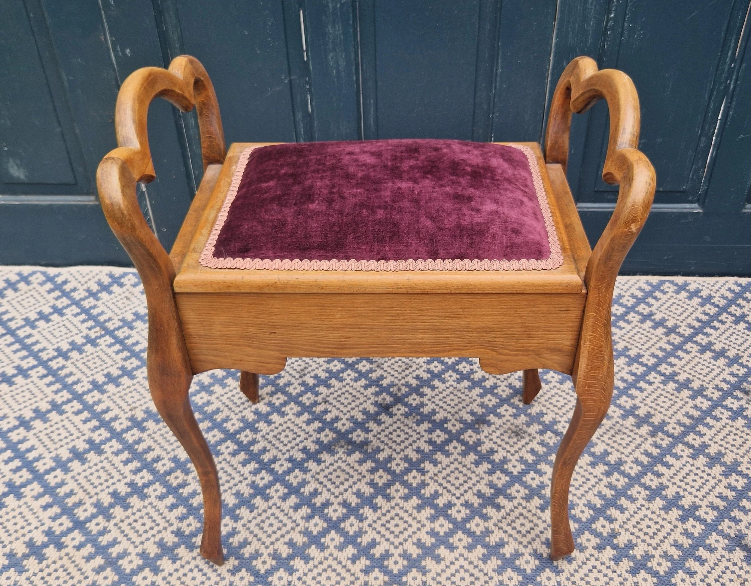 Piano stool Edwarian 1.jpg