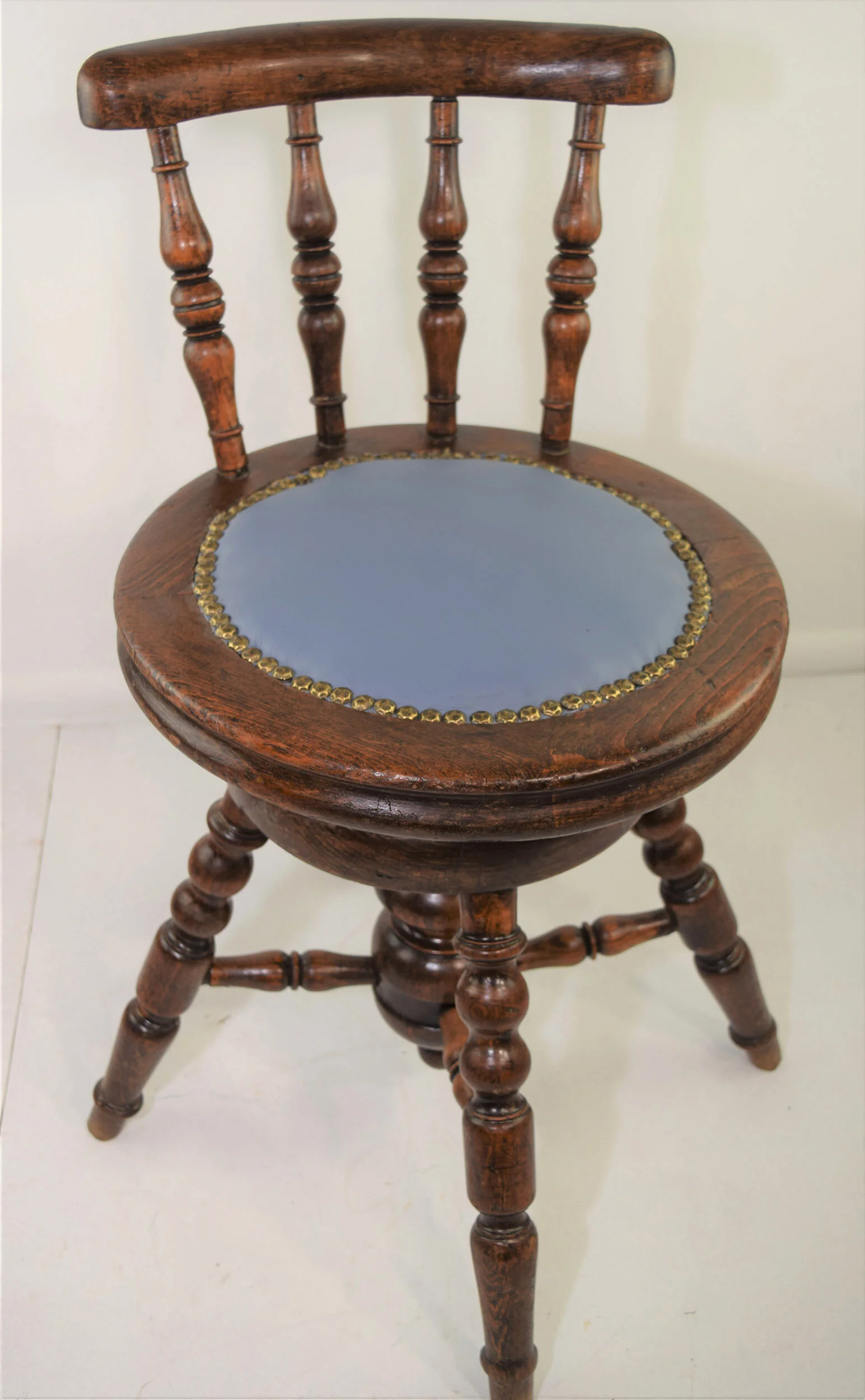 Mahogany Artist Revolving Stool 2