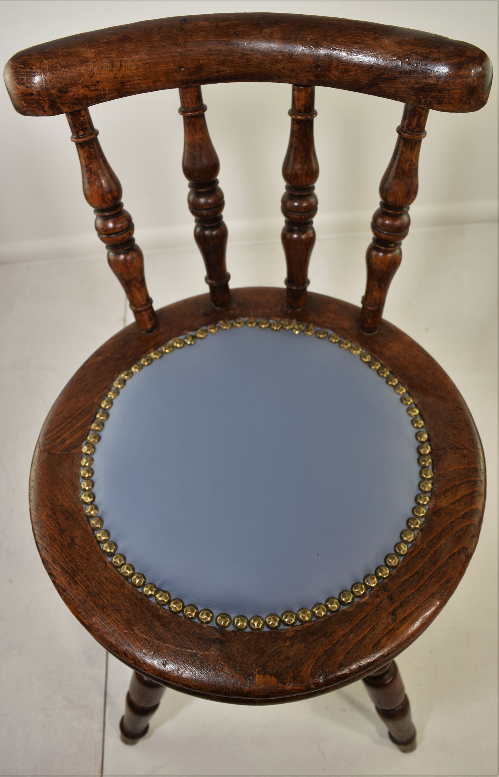 Mahogany Artist Revolving Stool 3