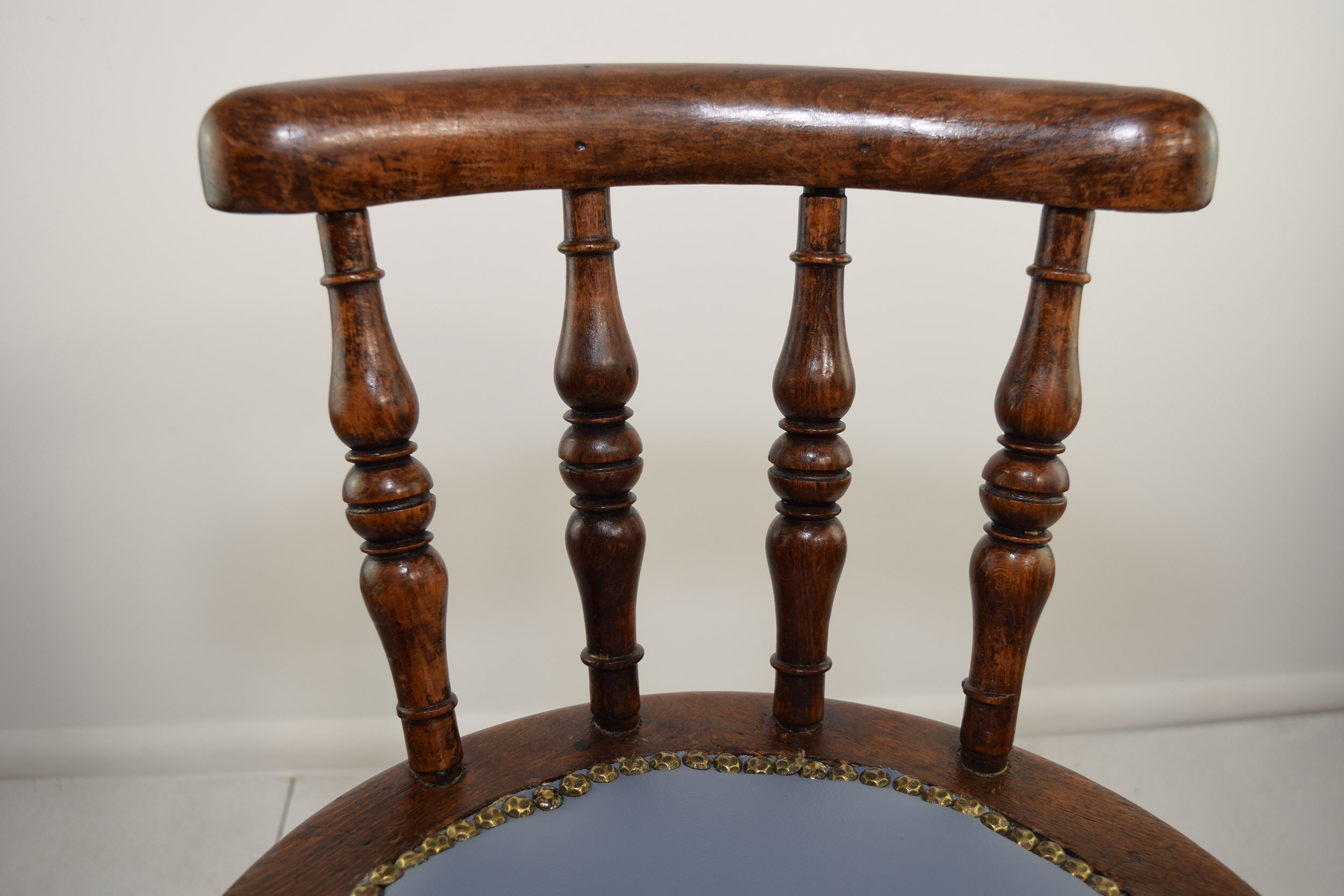 Mahogany Artist Revolving Stool 4