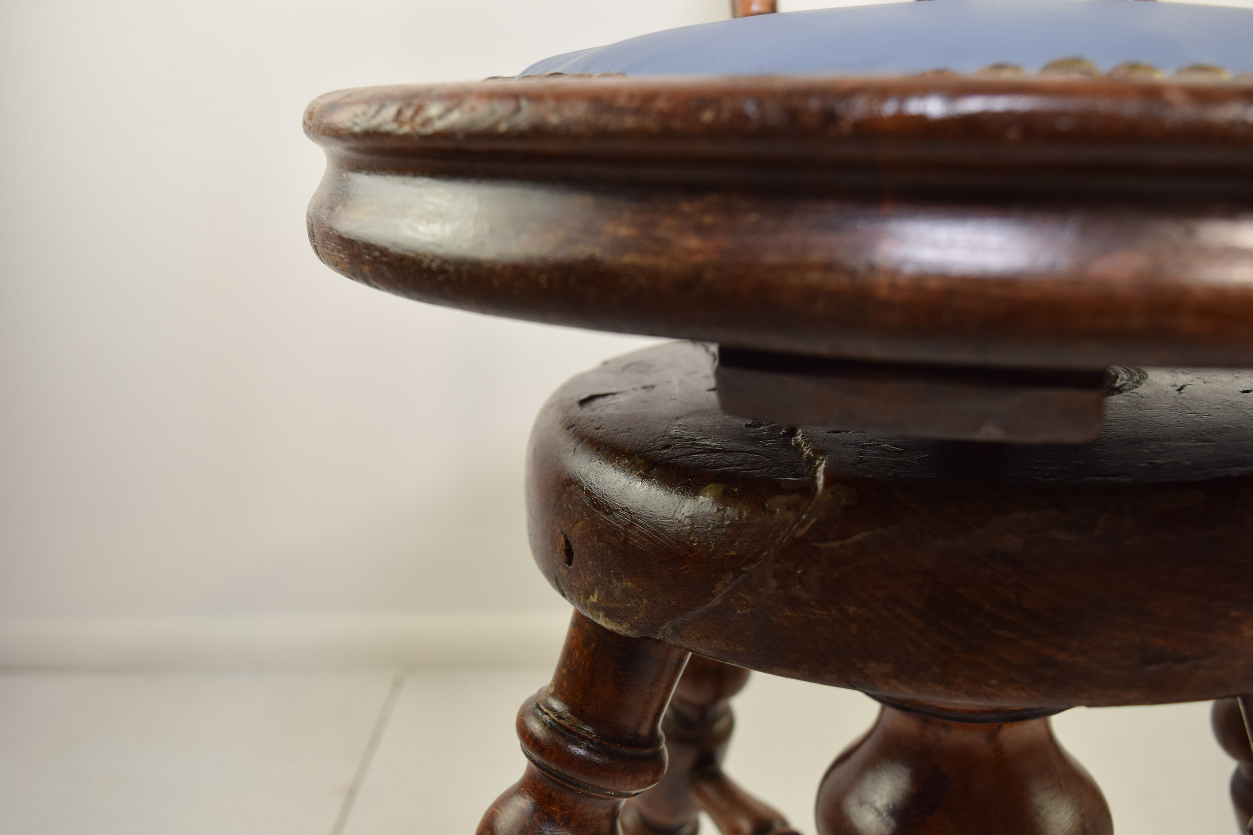 Mahogany Artist Revolving Stool 10