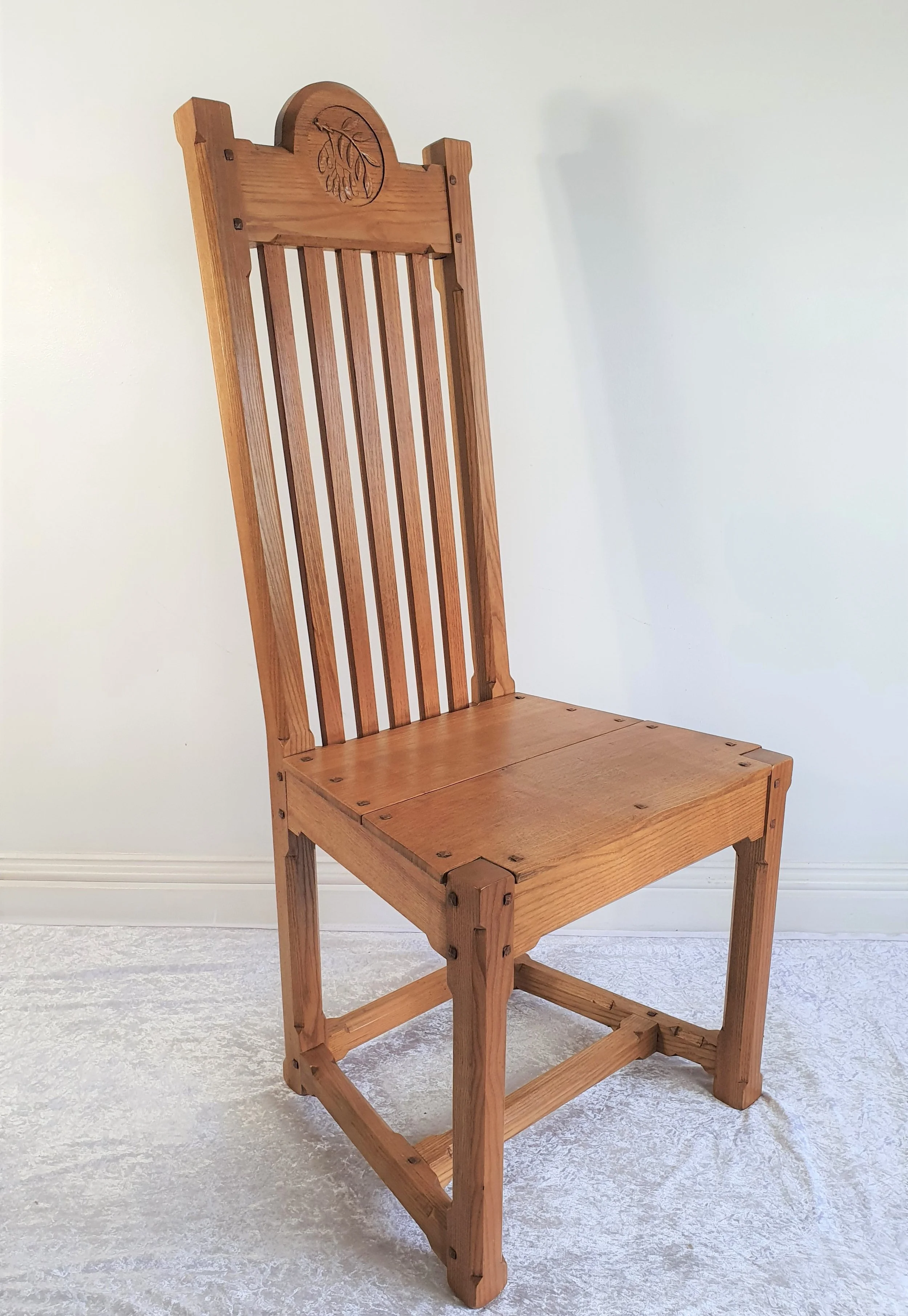 Arts and Crafts oak chair 1.jpg