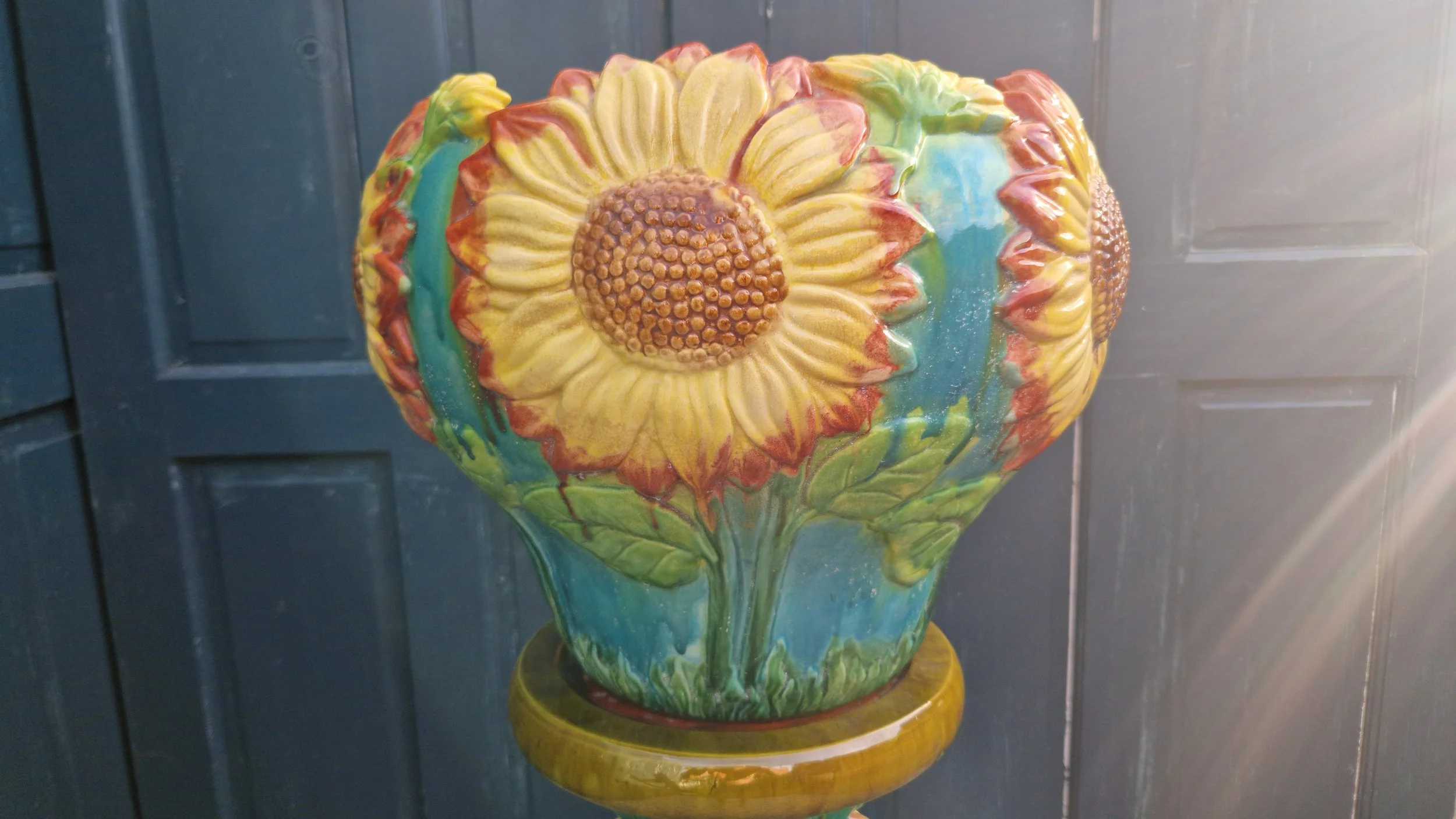 Majolica Jaridiniere 11.jpg