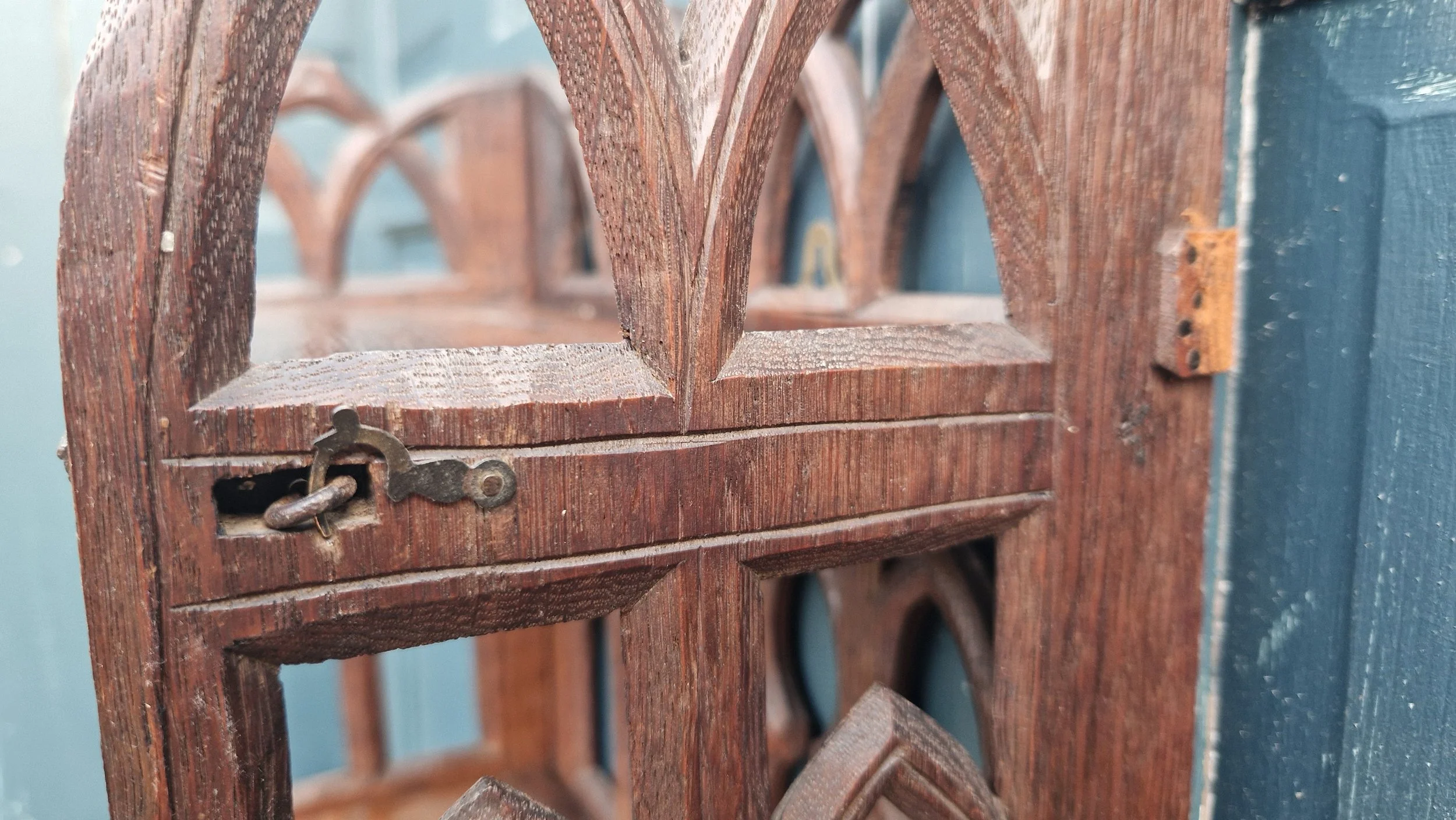 Gothic revival wall hanging shelf 9.jpg