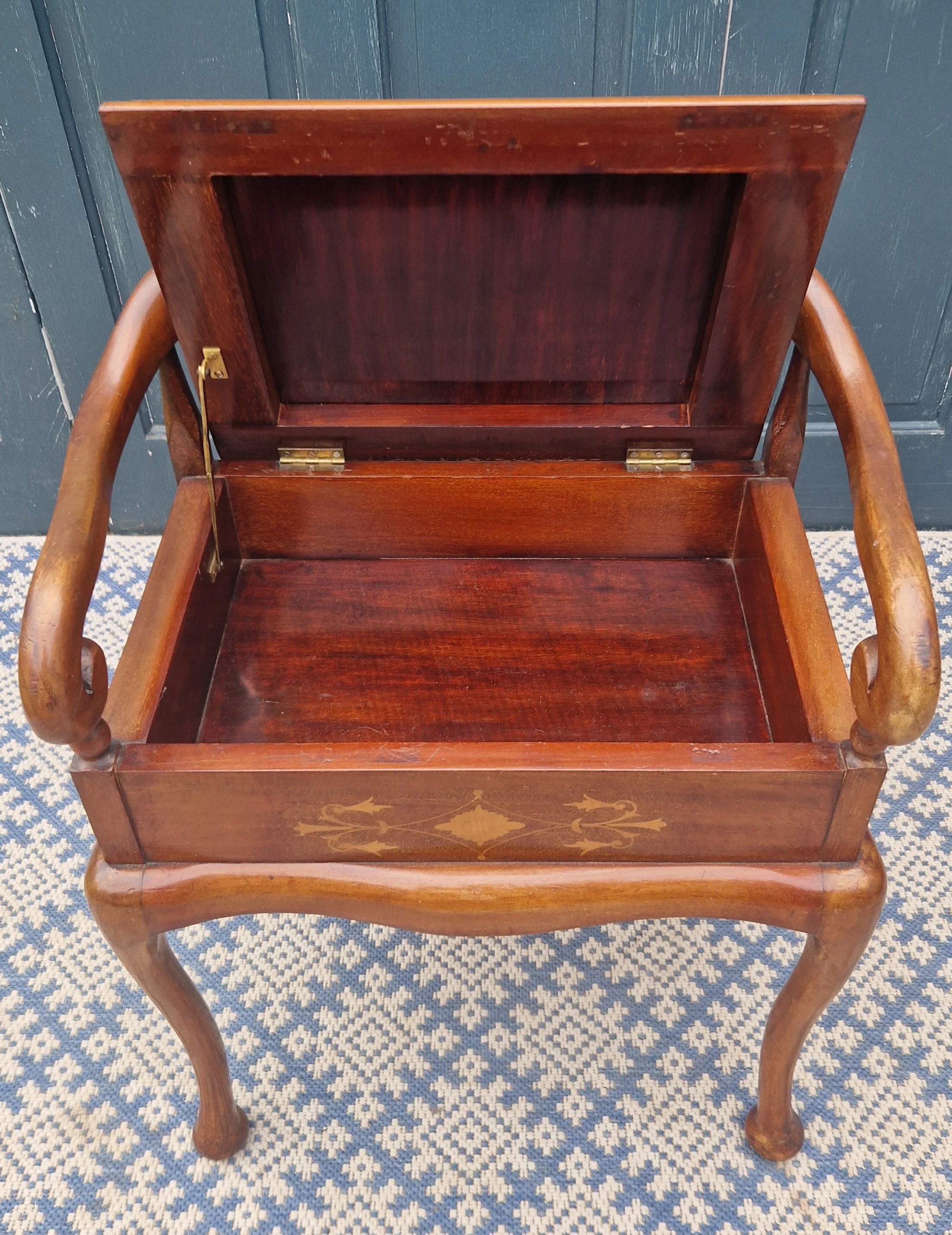 Victorian piano stool 7.jpg