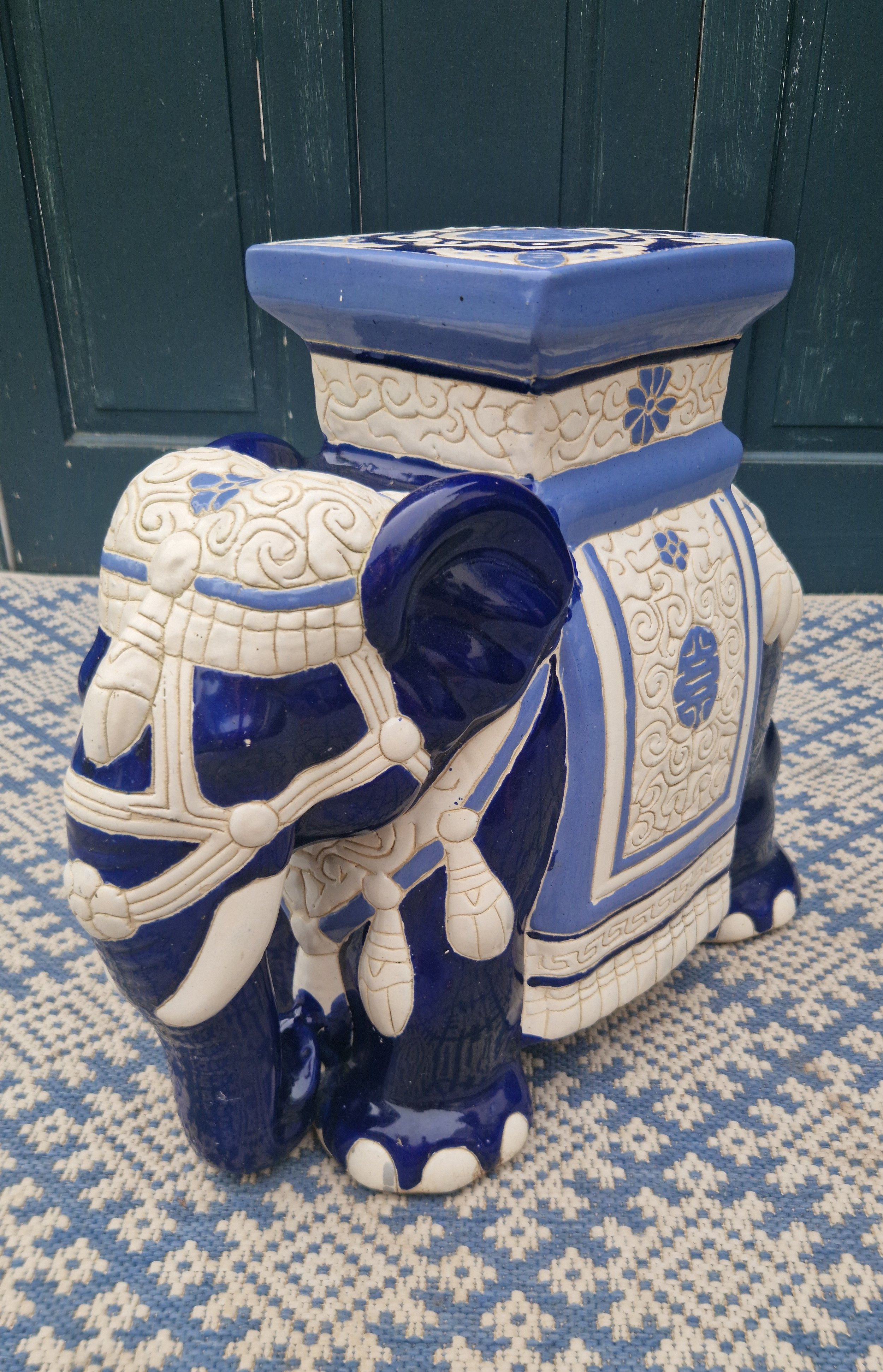 Ceramic elephant plant stand 1.jpg