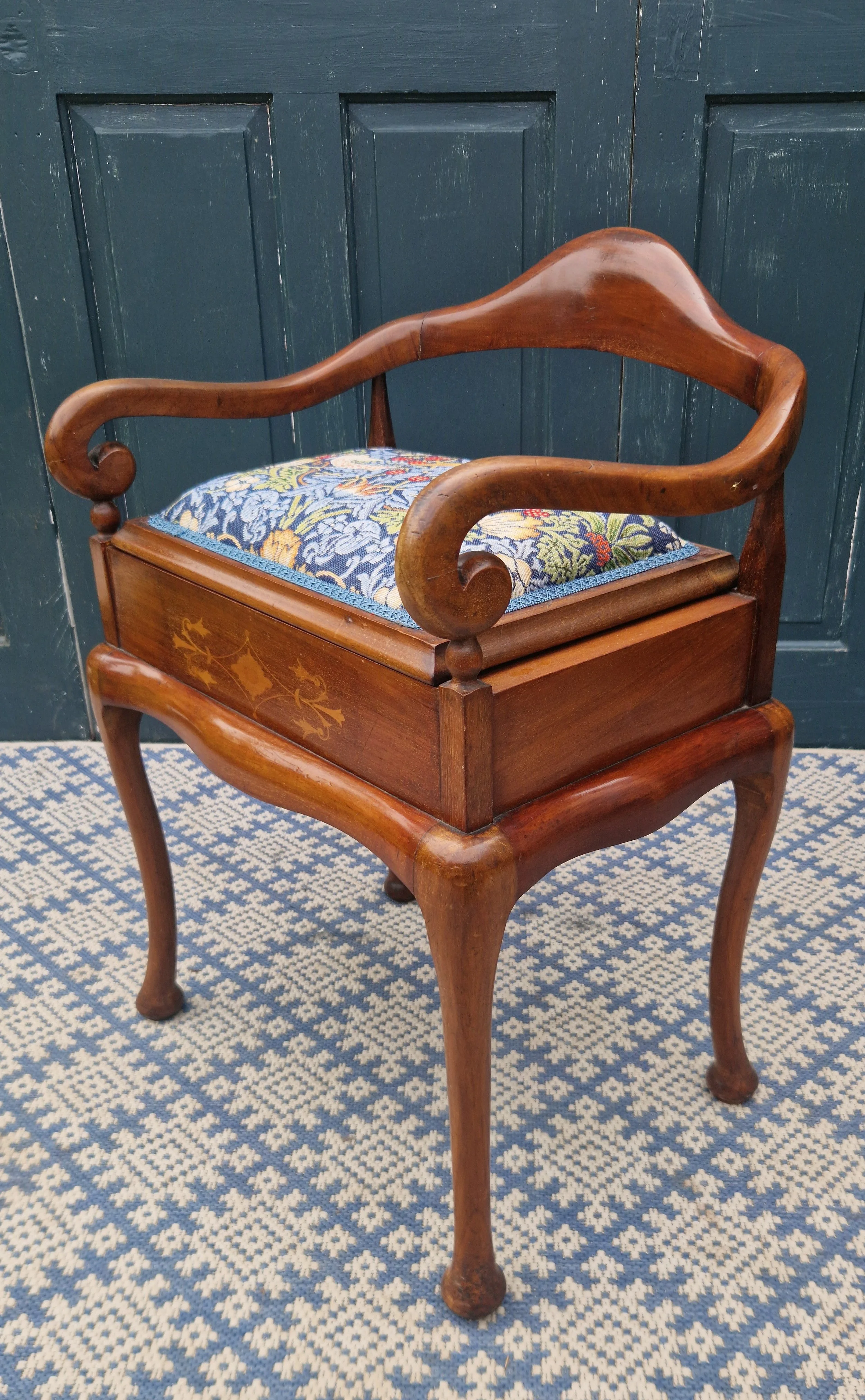Victorian piano stool 2.jpg
