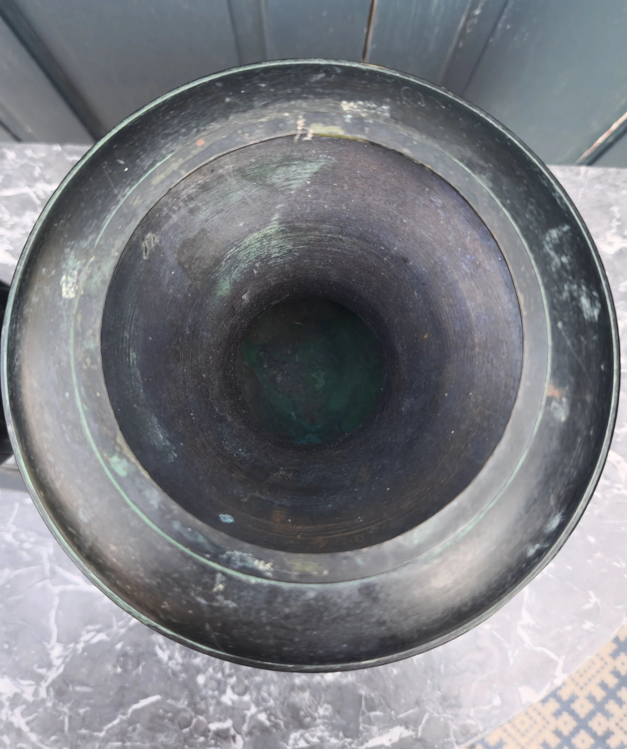Pair of Bronze urns 11.jpg