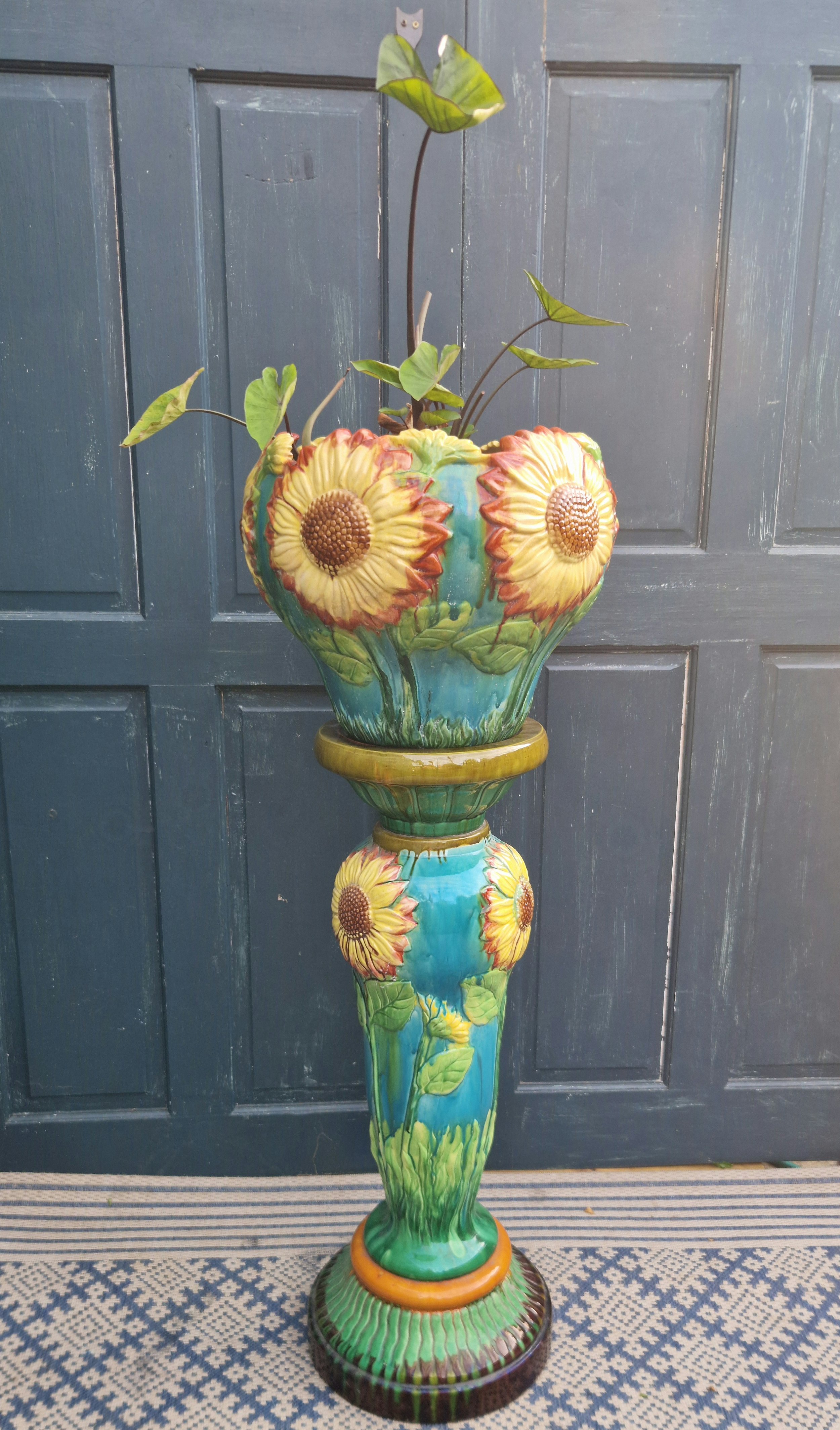 Majolica Jaridiniere 4.jpg