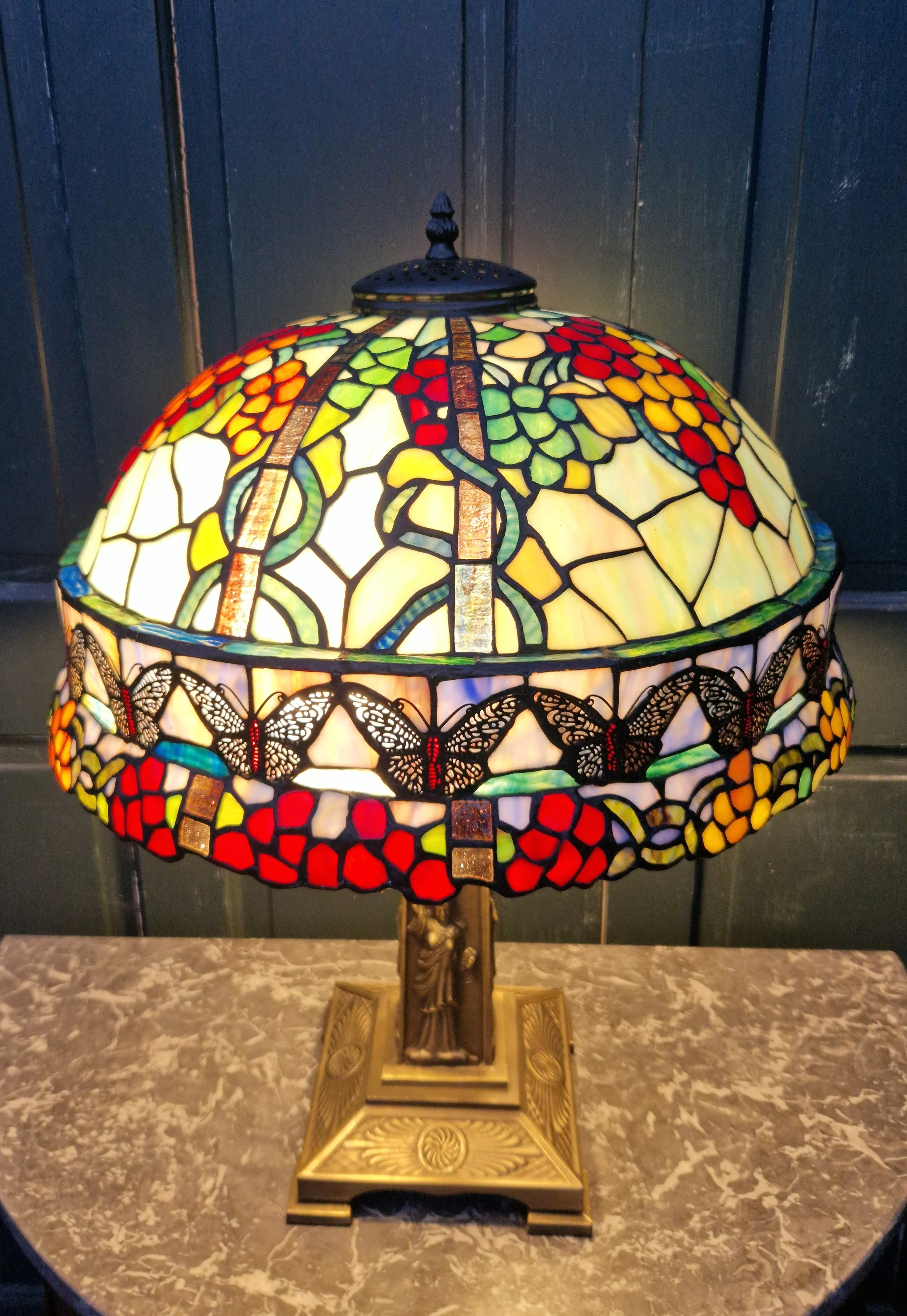 Tiffany style lamp 1.jpg