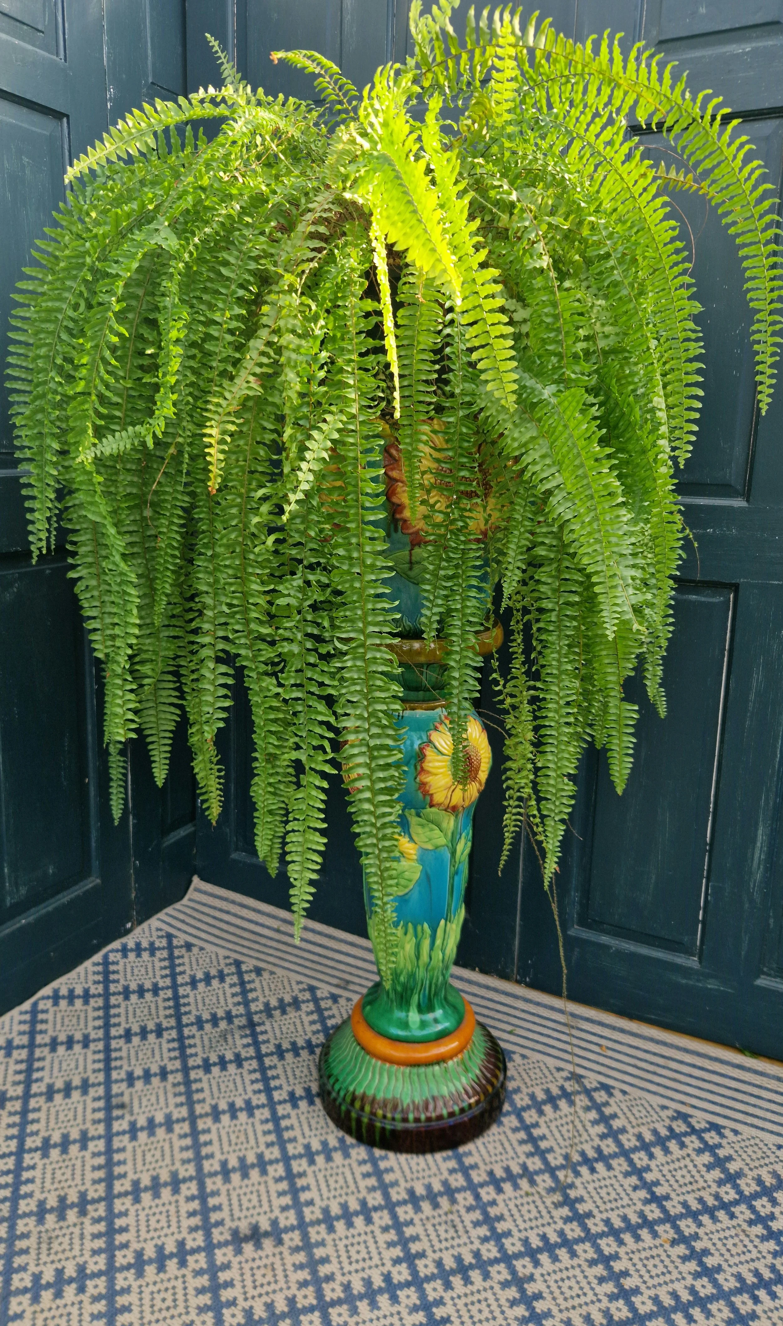 Majolica Jaridiniere 2.jpg