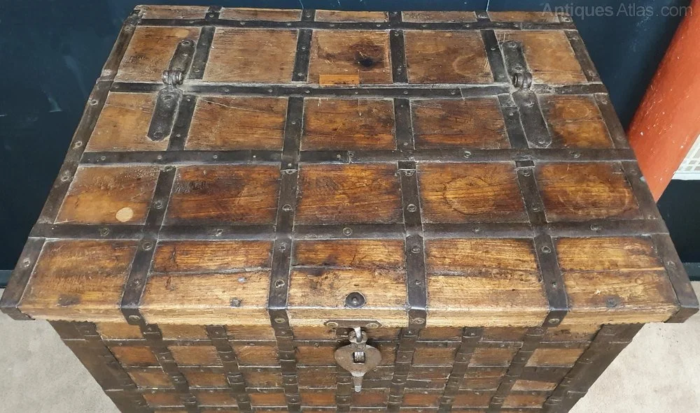 Dowry_Chest_as993a206z-2.jpg