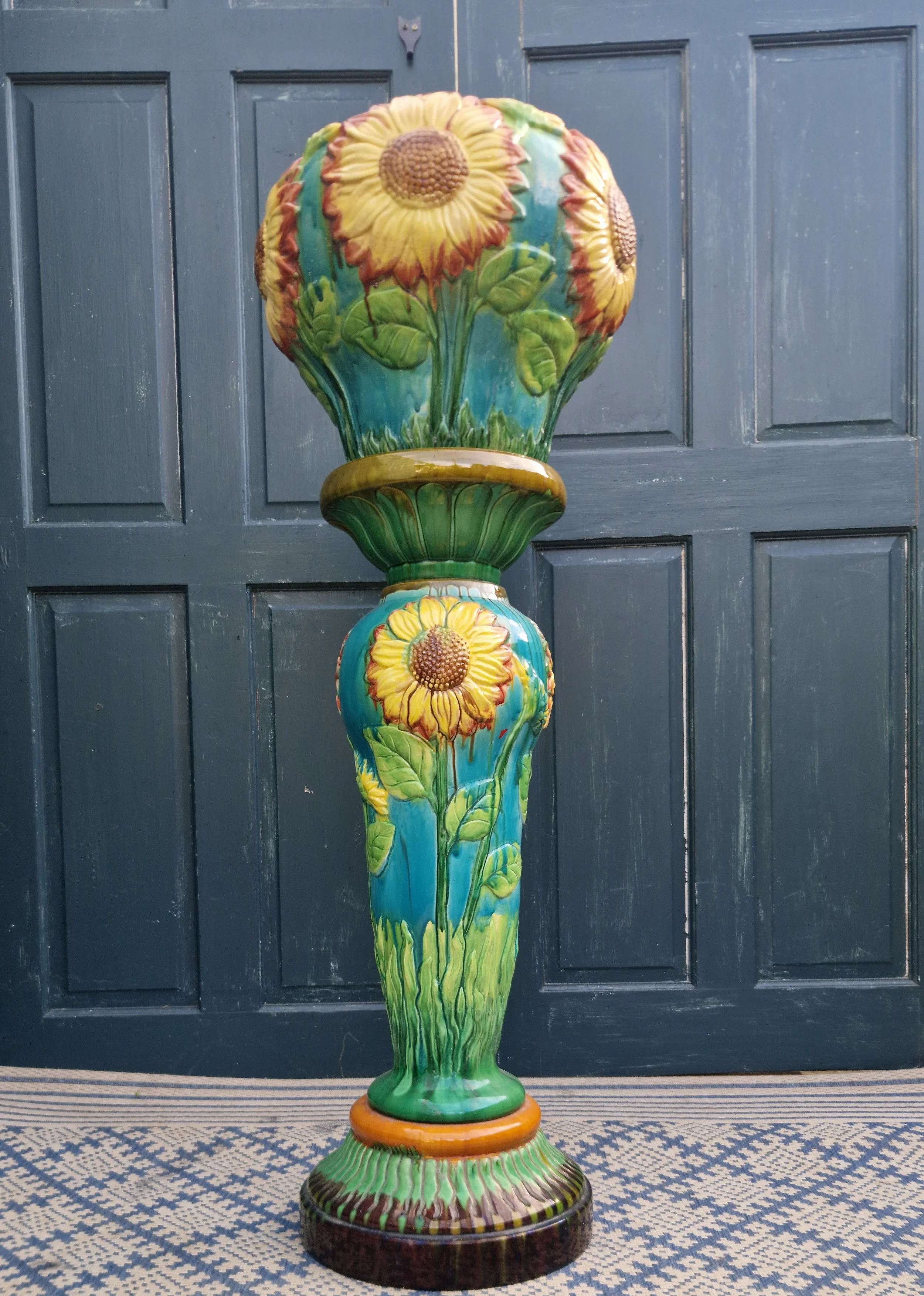 Majolica Jaridiniere 5.jpg
