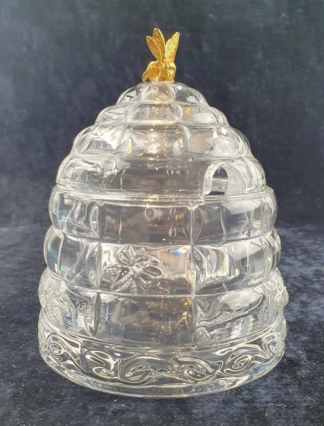 Bee hive honey pot 1.jpg