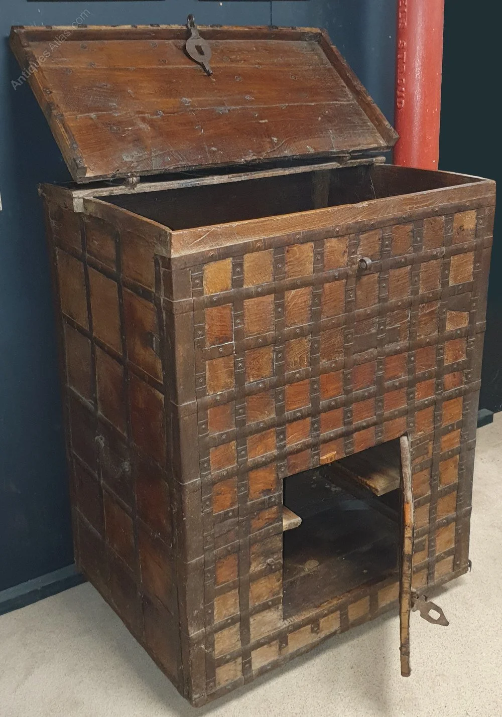 Dowry_Chest_as993a206z-1.jpg
