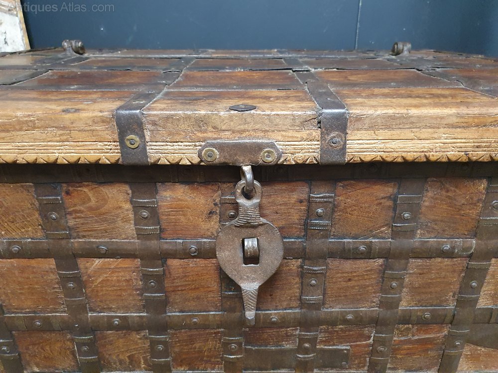 Dowry_Chest_as993a206z-4.jpg