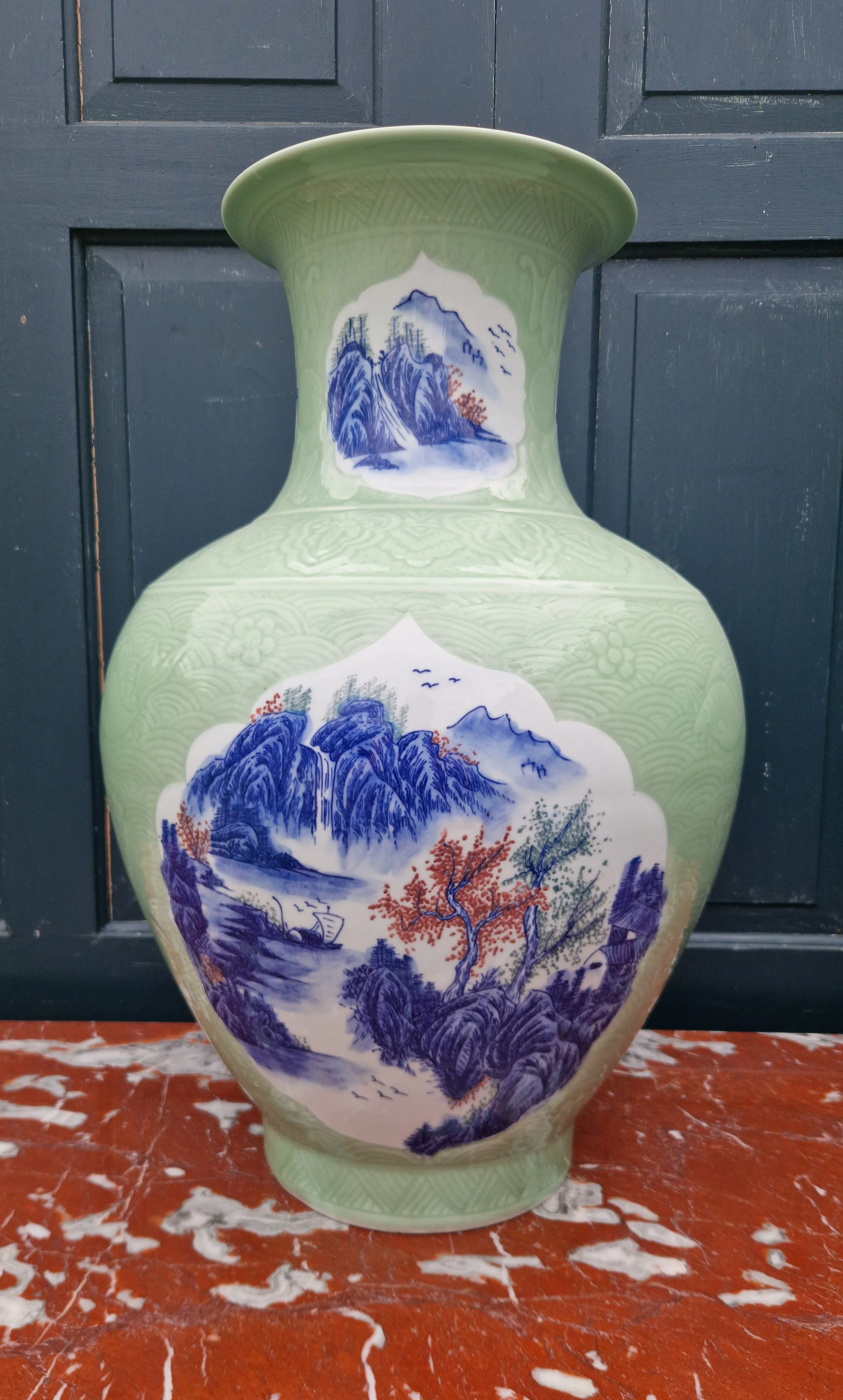 Chinese floor standing vase 1.jpg