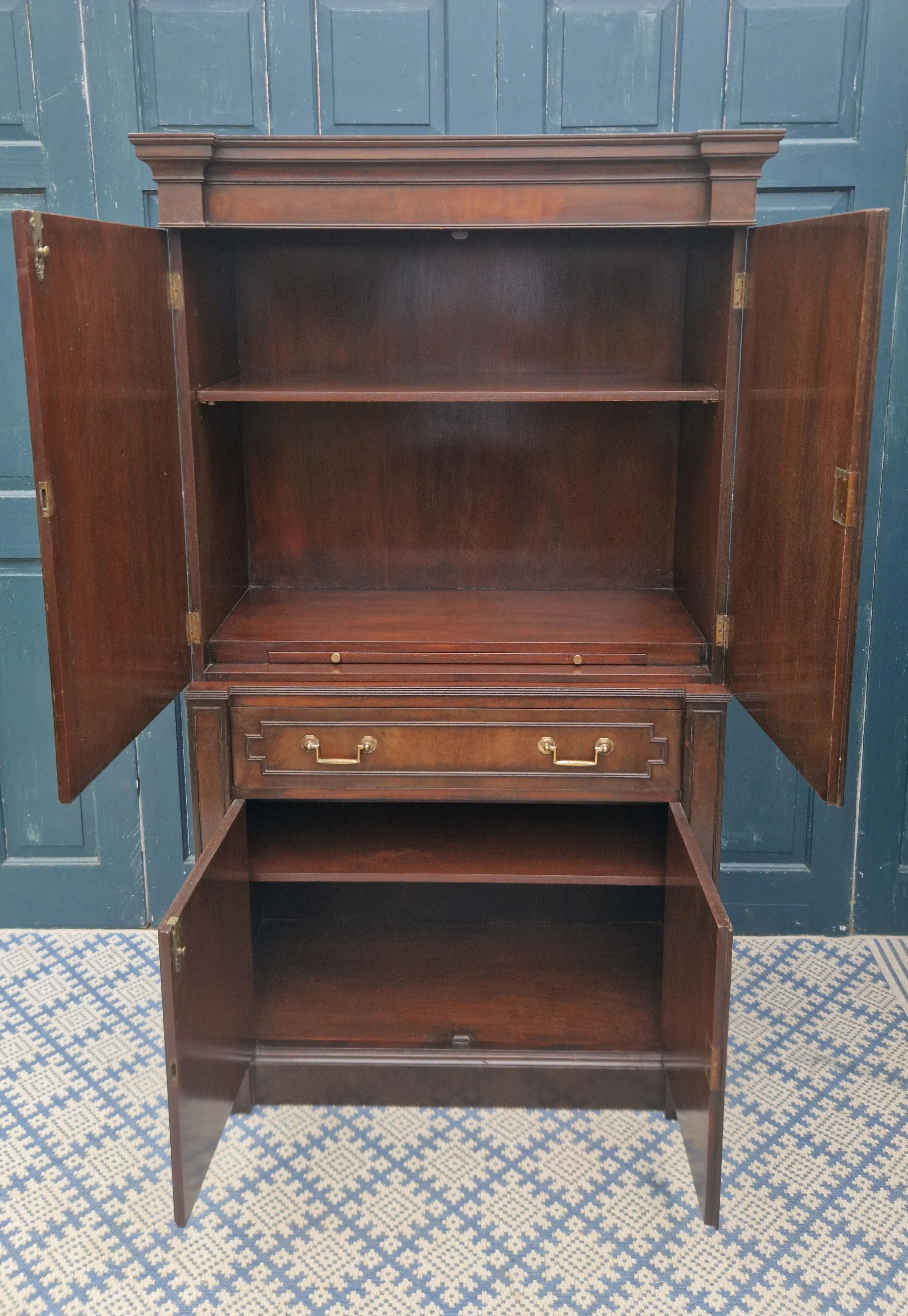 Egyptian revival Mahogany cabinet 4.jpg