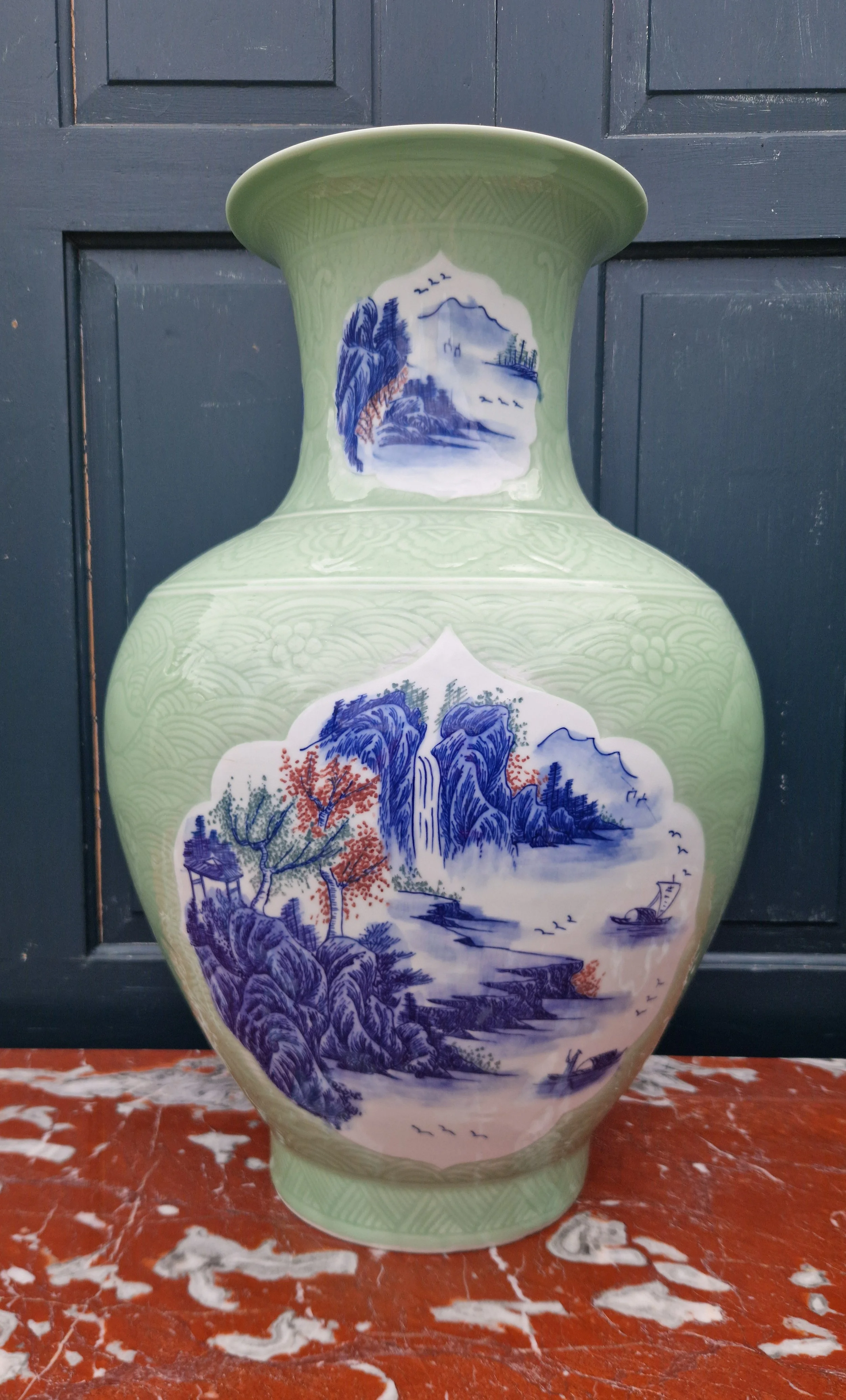 Chinese floor standing vase 2.jpg